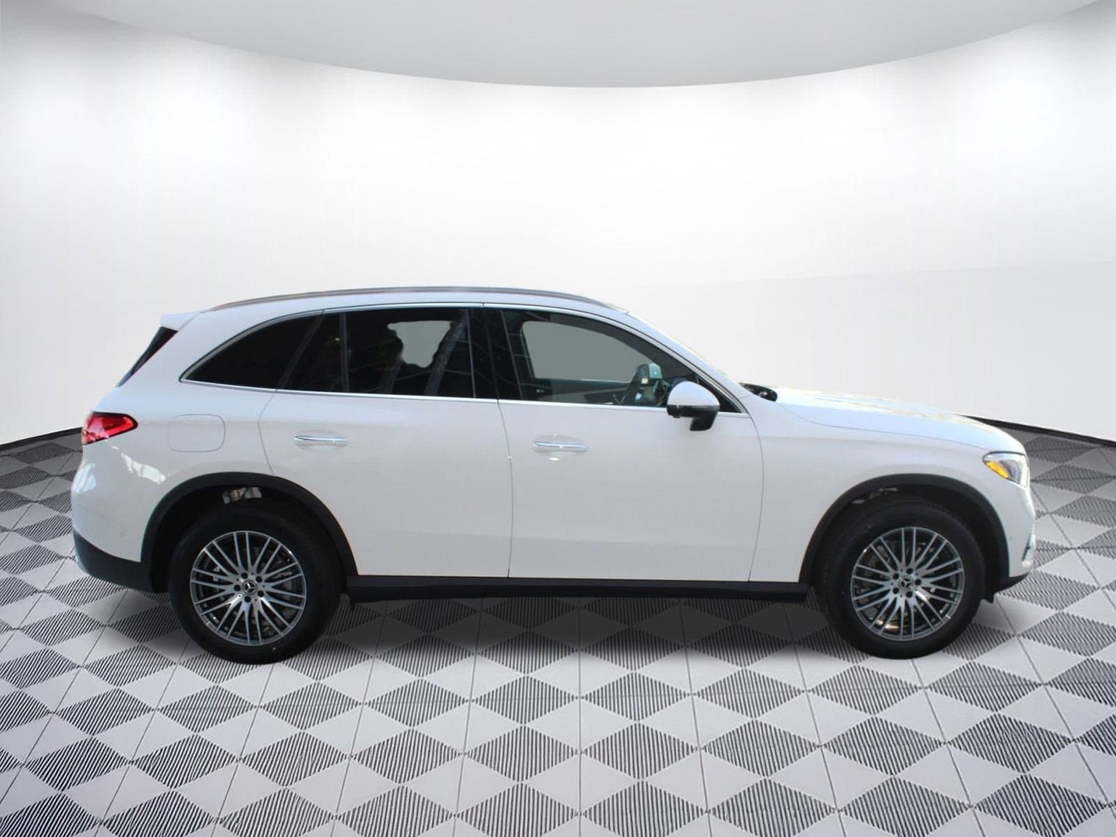 2026 Mercedes-Benz GLC Base - Photo 8
