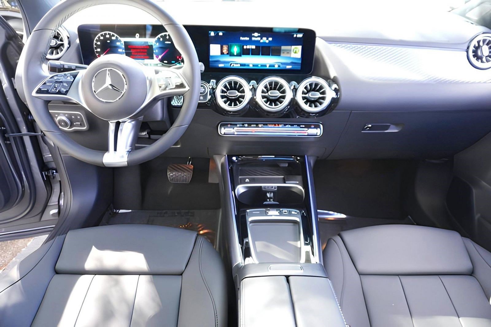 2025 Mercedes Benz GLA 250 photo 3