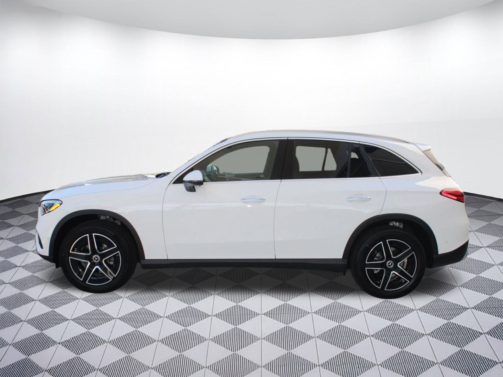 2026 Mercedes Benz GLC 300 4MATIC photo 2