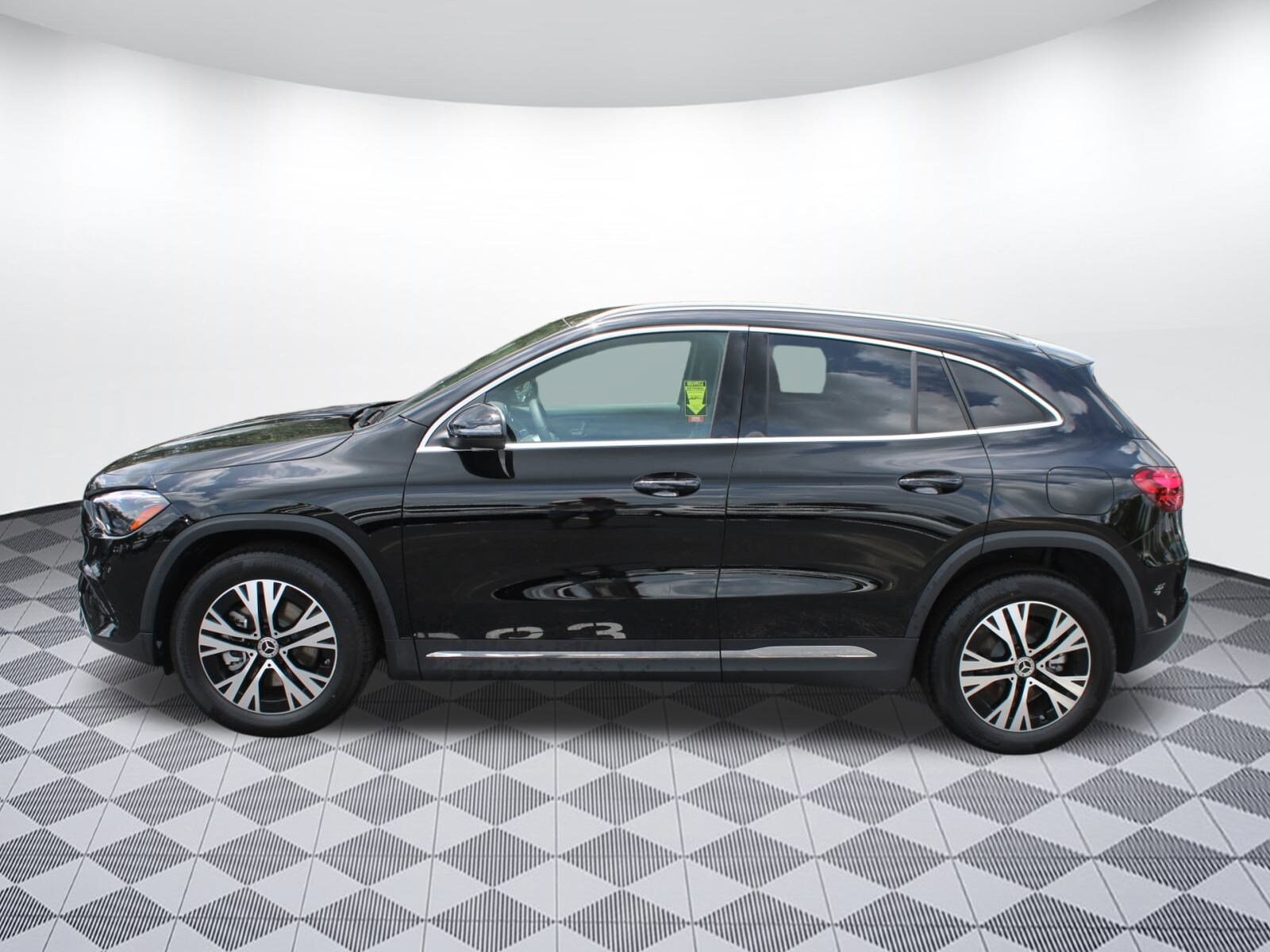 2025 Mercedes Benz GLA 250 photo 2