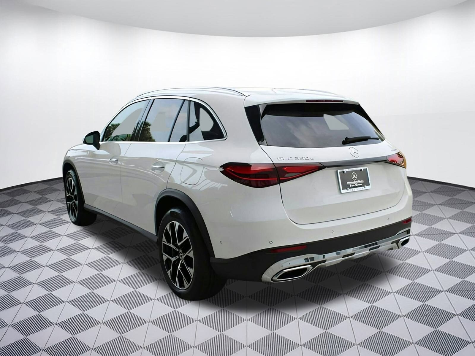 2025 Mercedes Benz GLC 350e 4MATIC photo 2