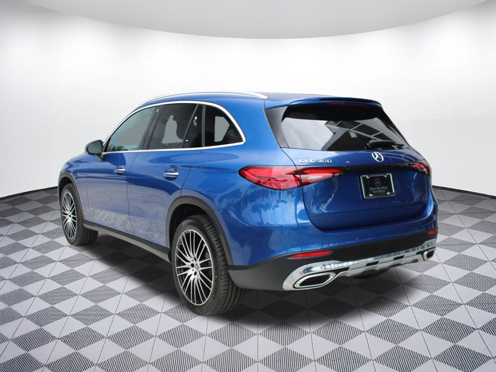 2026 Mercedes Benz GLC 300 photo 3