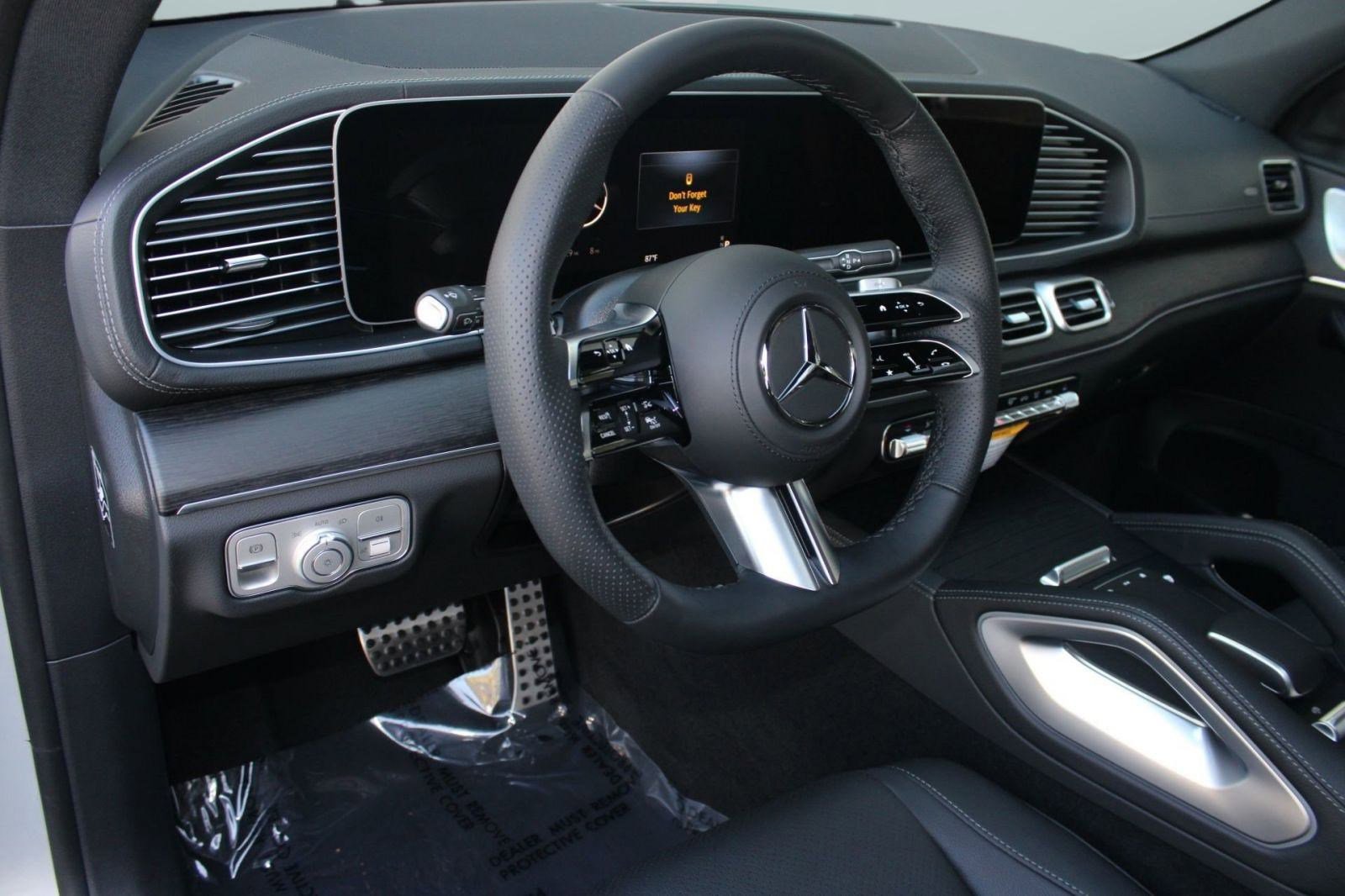 2026 Mercedes Benz GLS 450 4MATIC photo 4