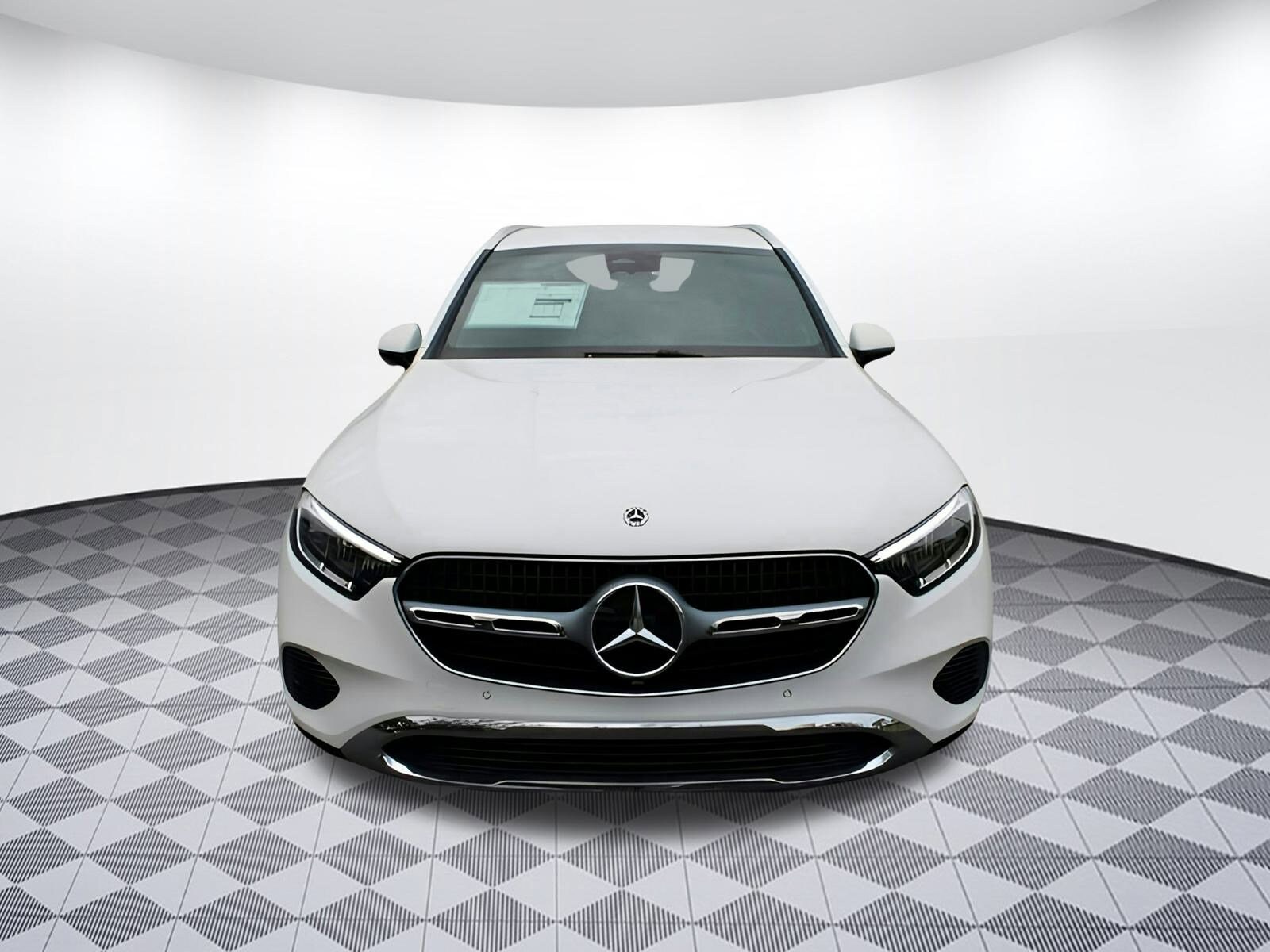 2025 Mercedes Benz GLC 300 photo 3