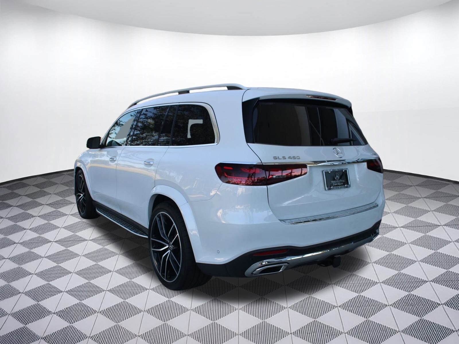 2026 Mercedes Benz GLS 450 4MATIC photo 3