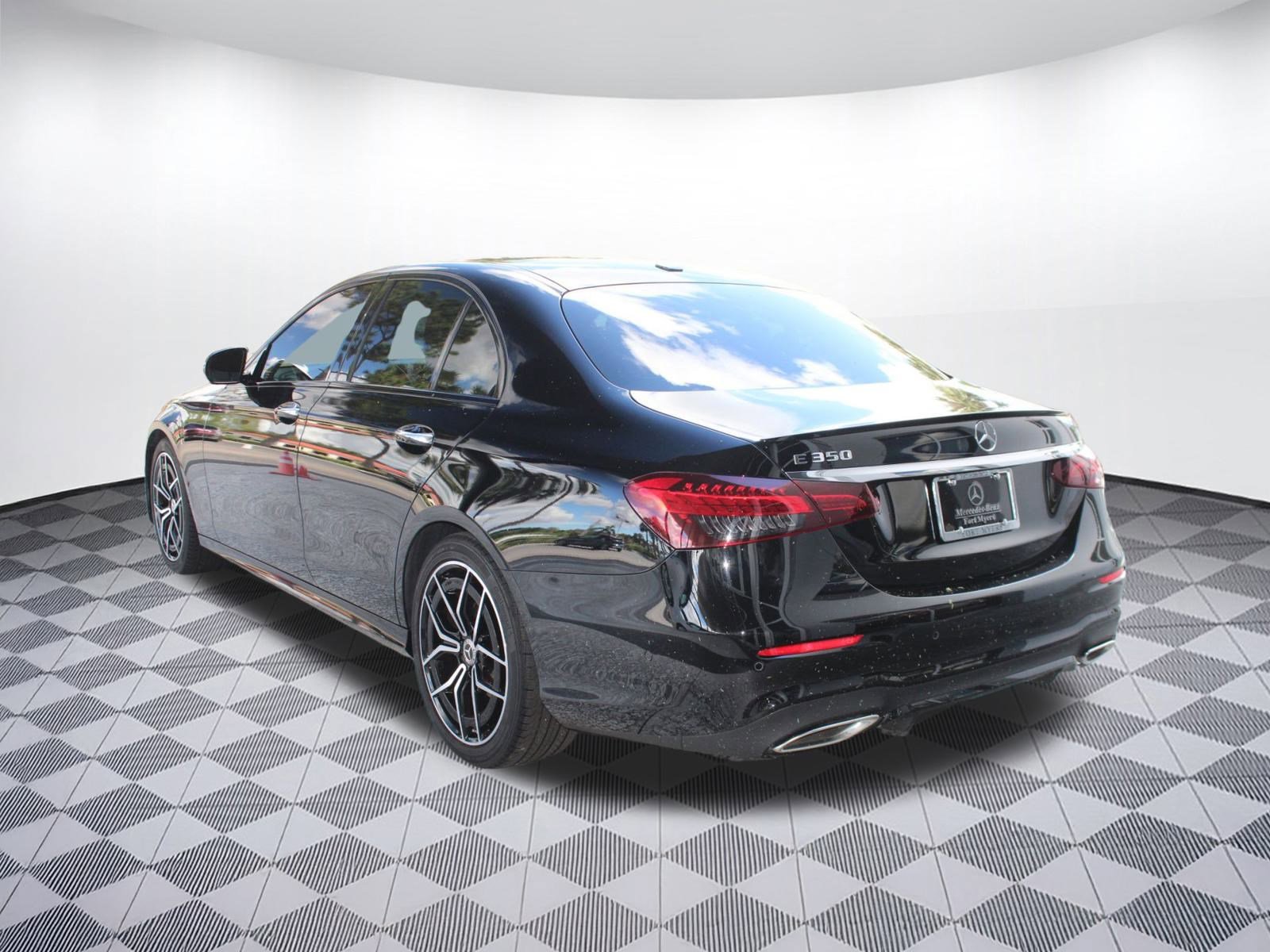 2022 Mercedes Benz E 350 Sedan photo 3