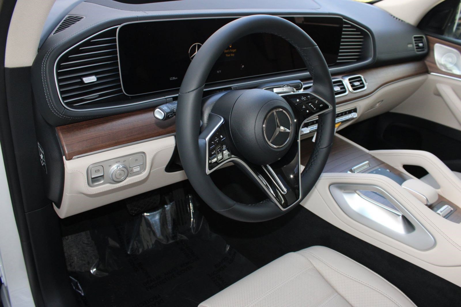 2026 Mercedes Benz GLE 450e 4MATIC photo 4