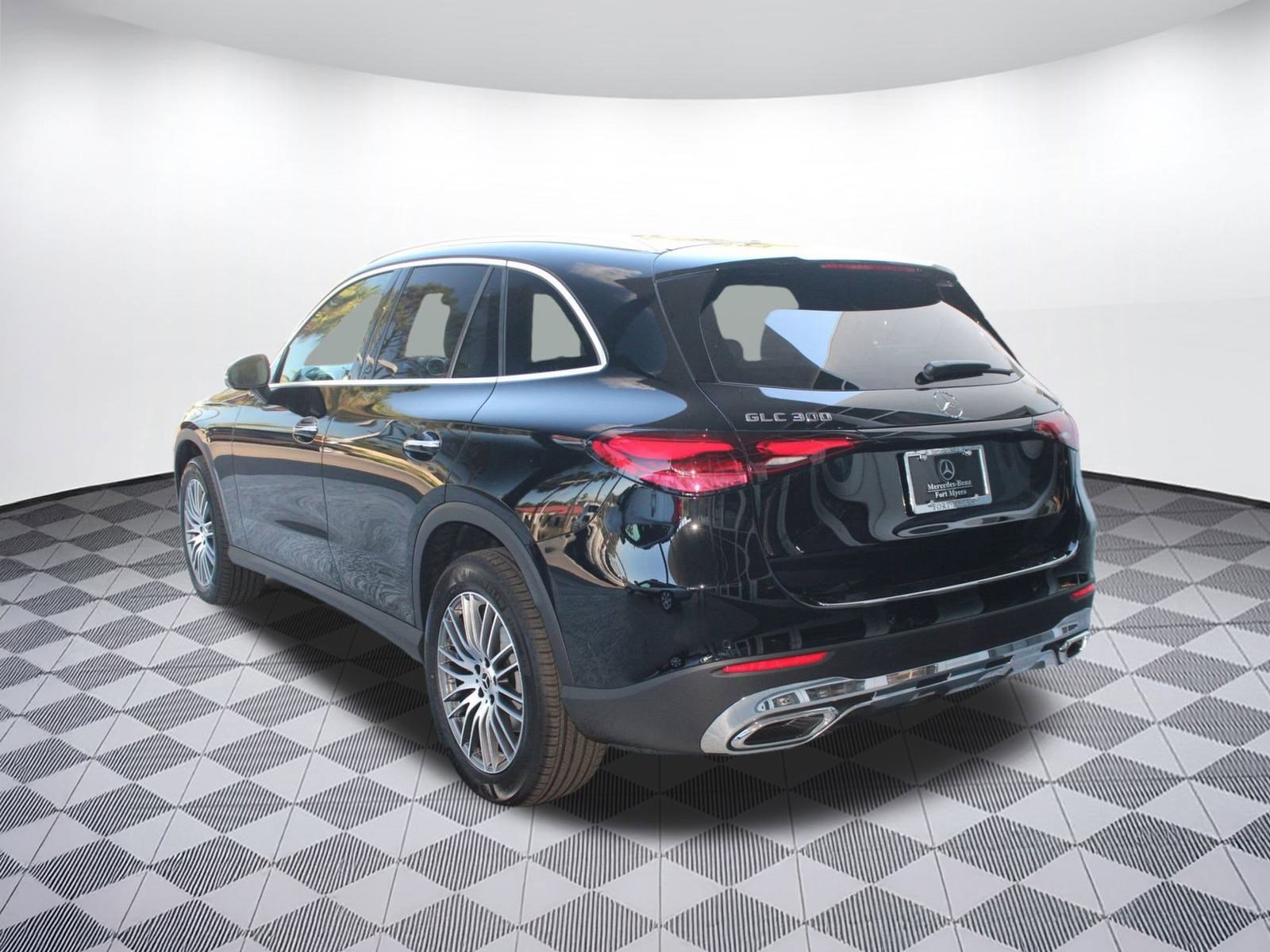 2026 Mercedes Benz GLC 300 photo 3