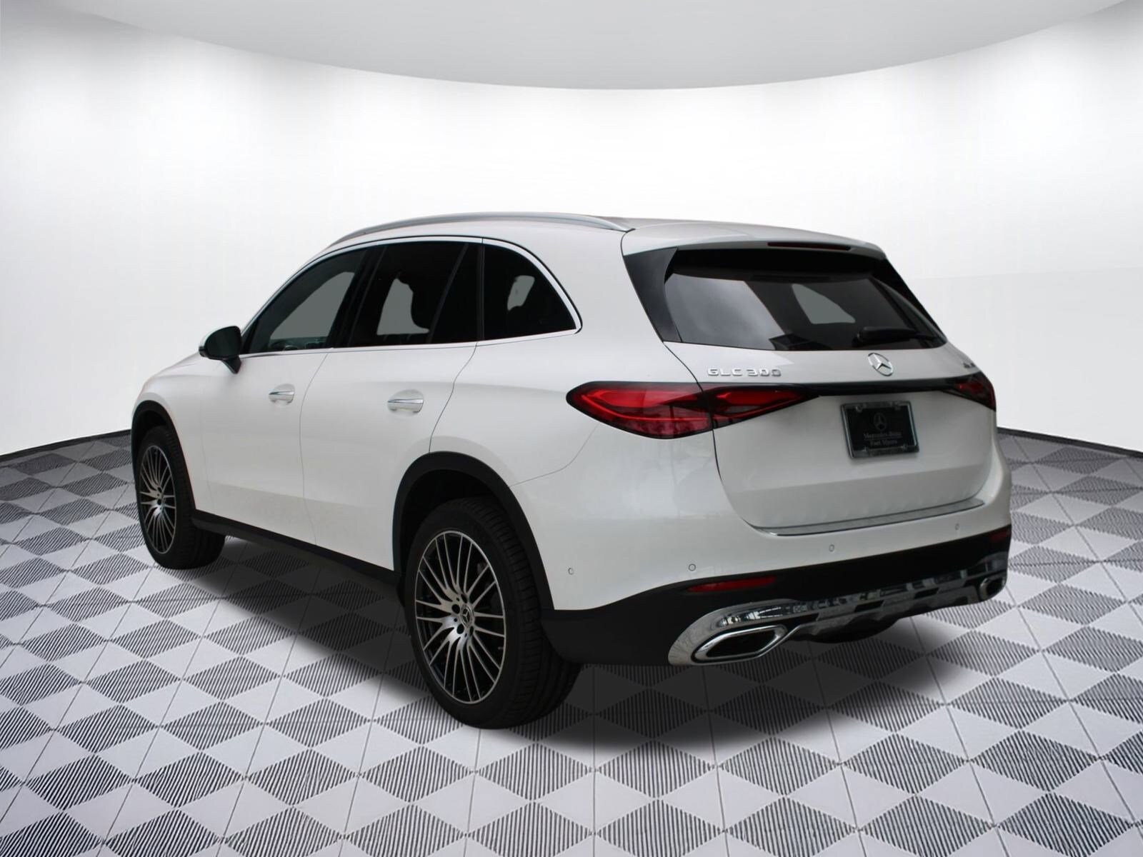 2026 Mercedes Benz GLC 300 4MATIC photo 2