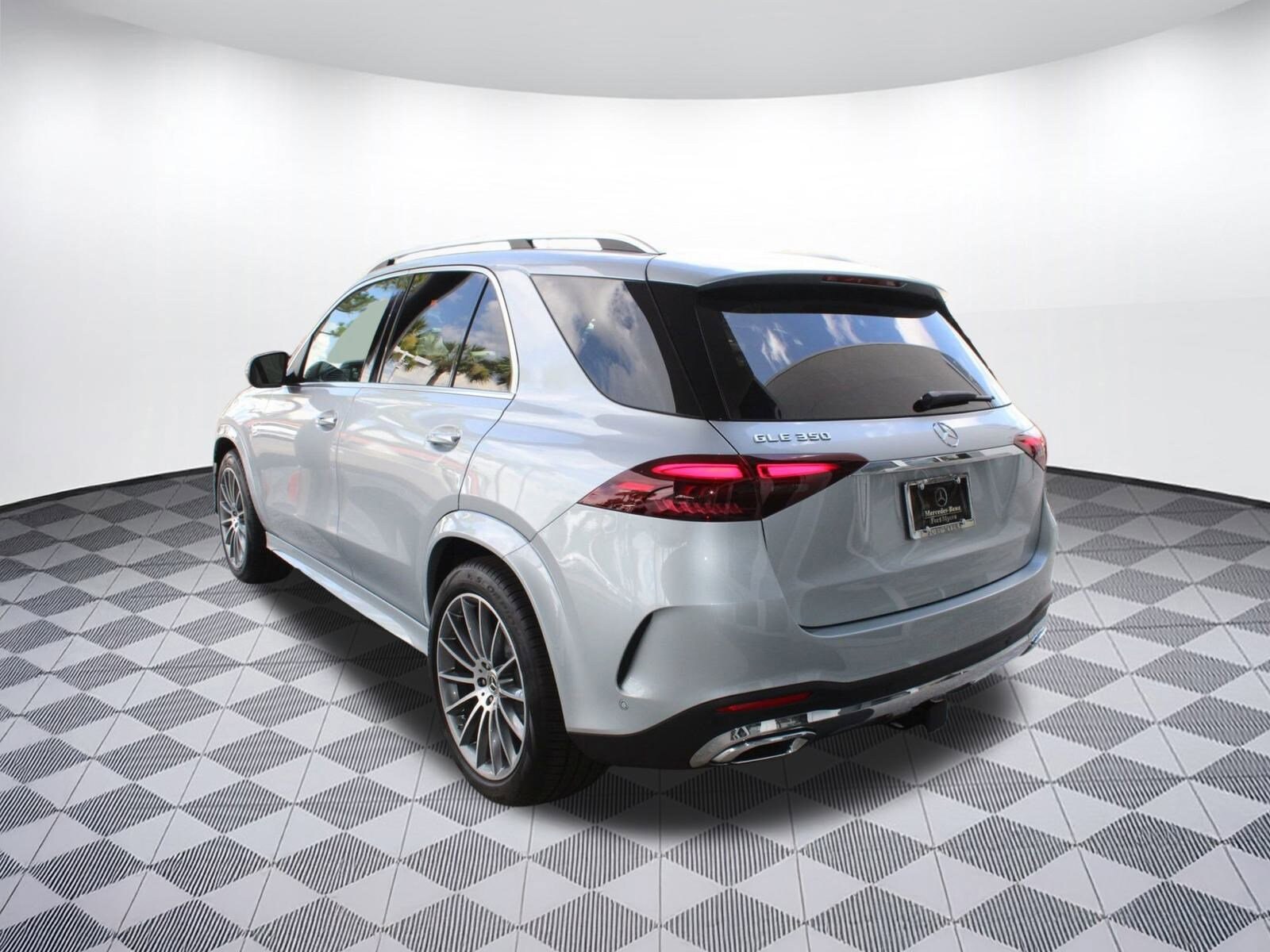 2025 Mercedes Benz GLE 350 4MATIC photo 3
