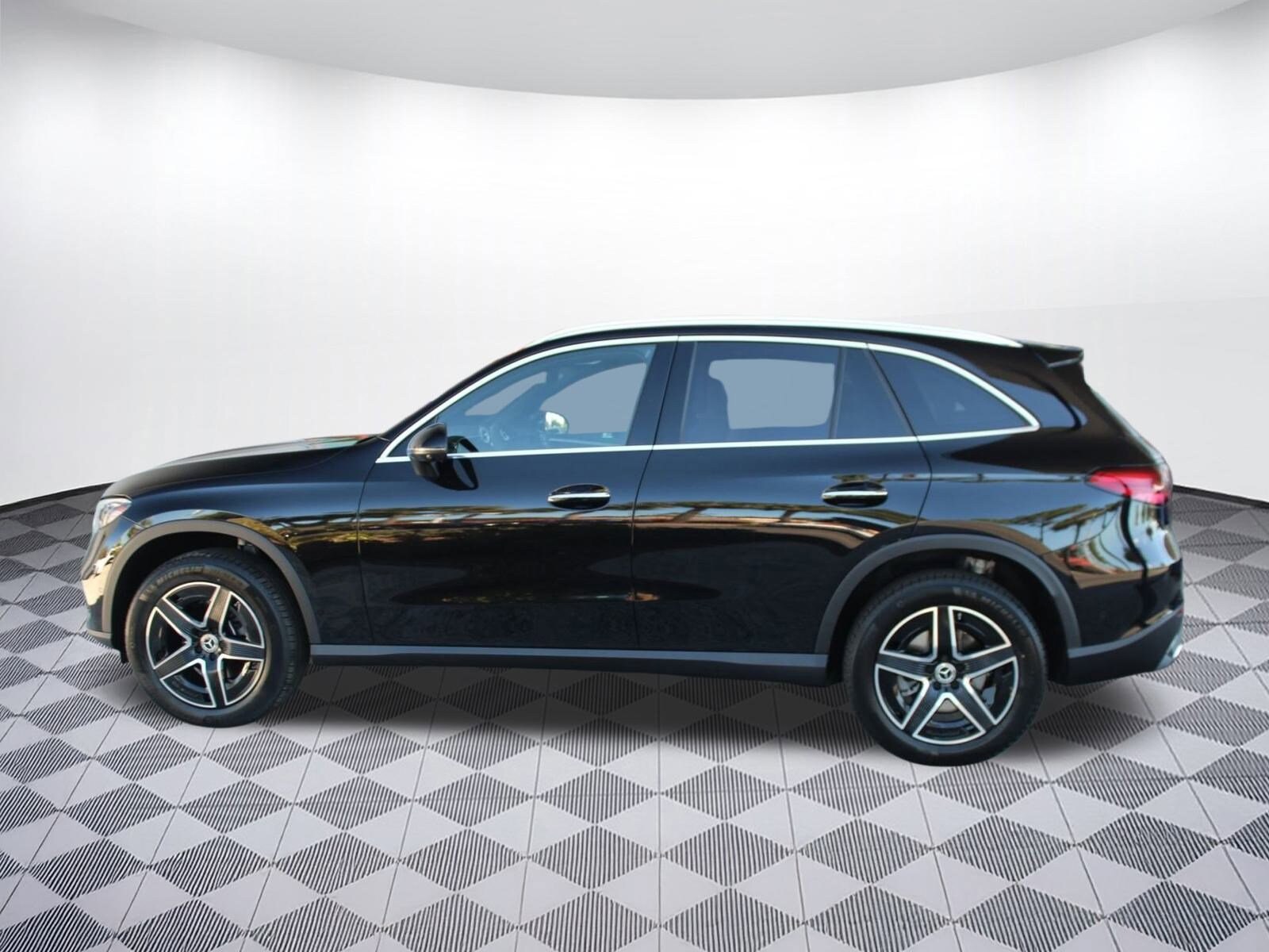 2026 Mercedes Benz GLC 300 4MATIC photo 2