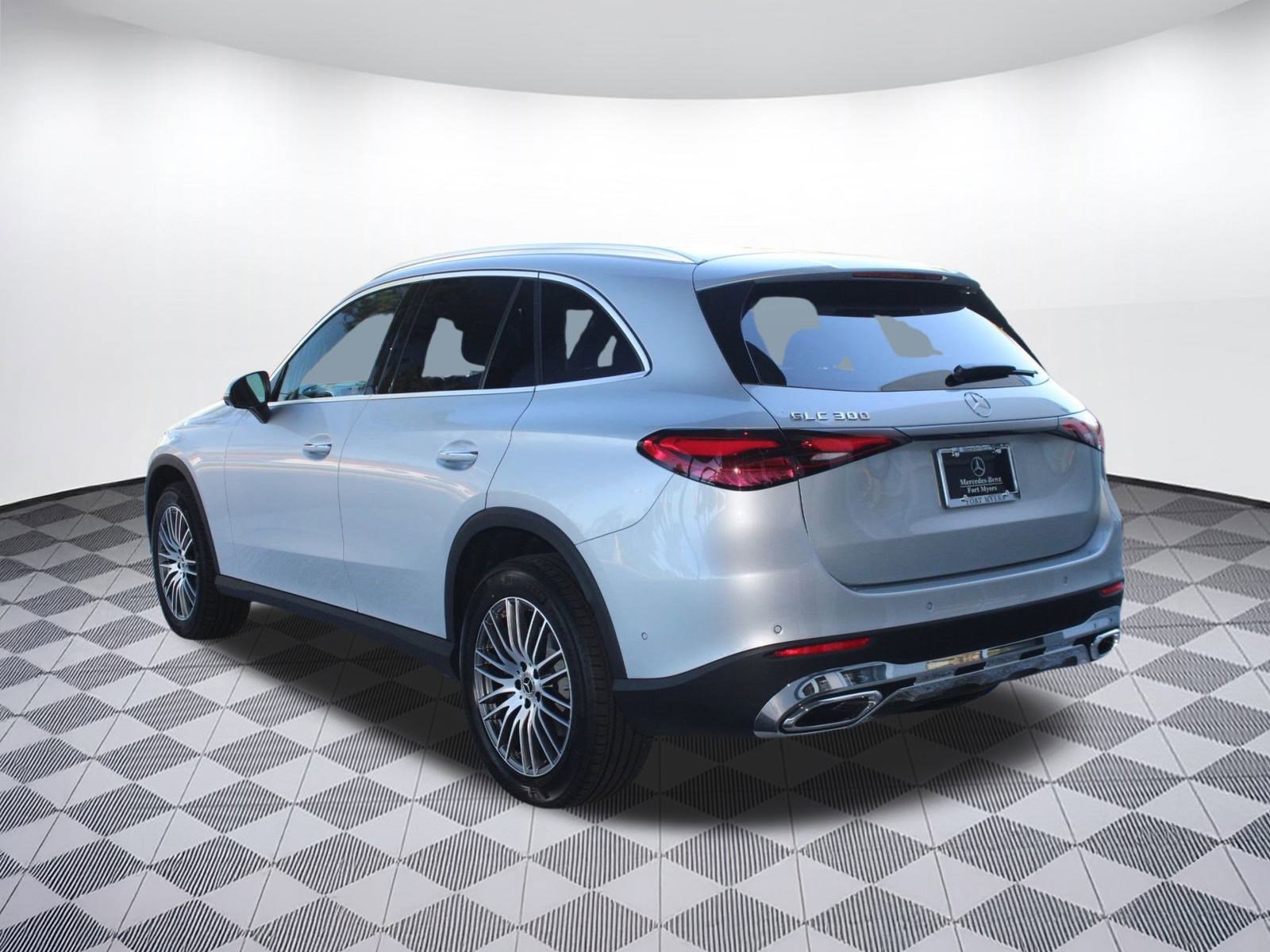 2026 Mercedes Benz GLC 300 photo 3