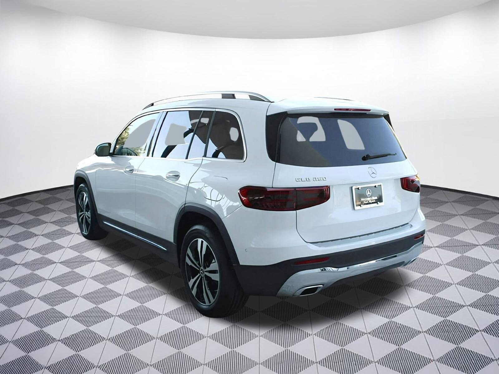 2025 Mercedes Benz GLB 250 photo 2