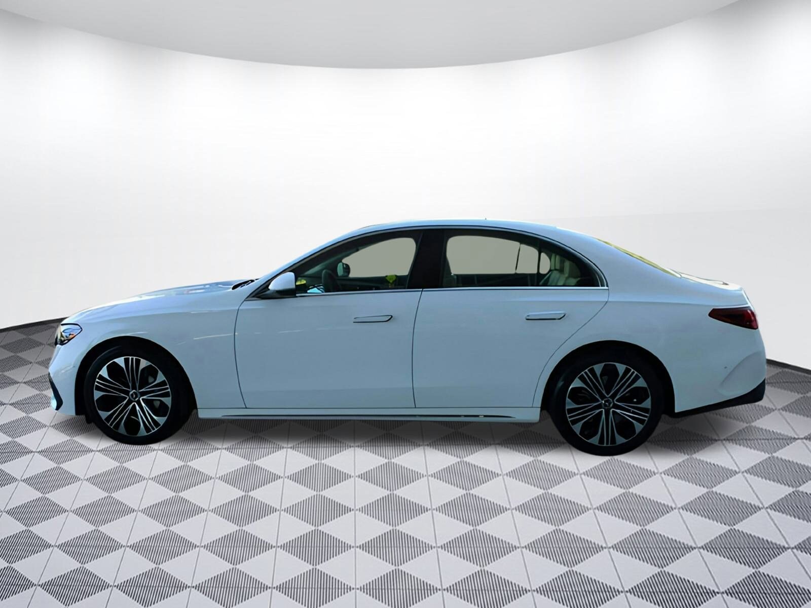 2025 Mercedes Benz E 350 Sedan photo 4