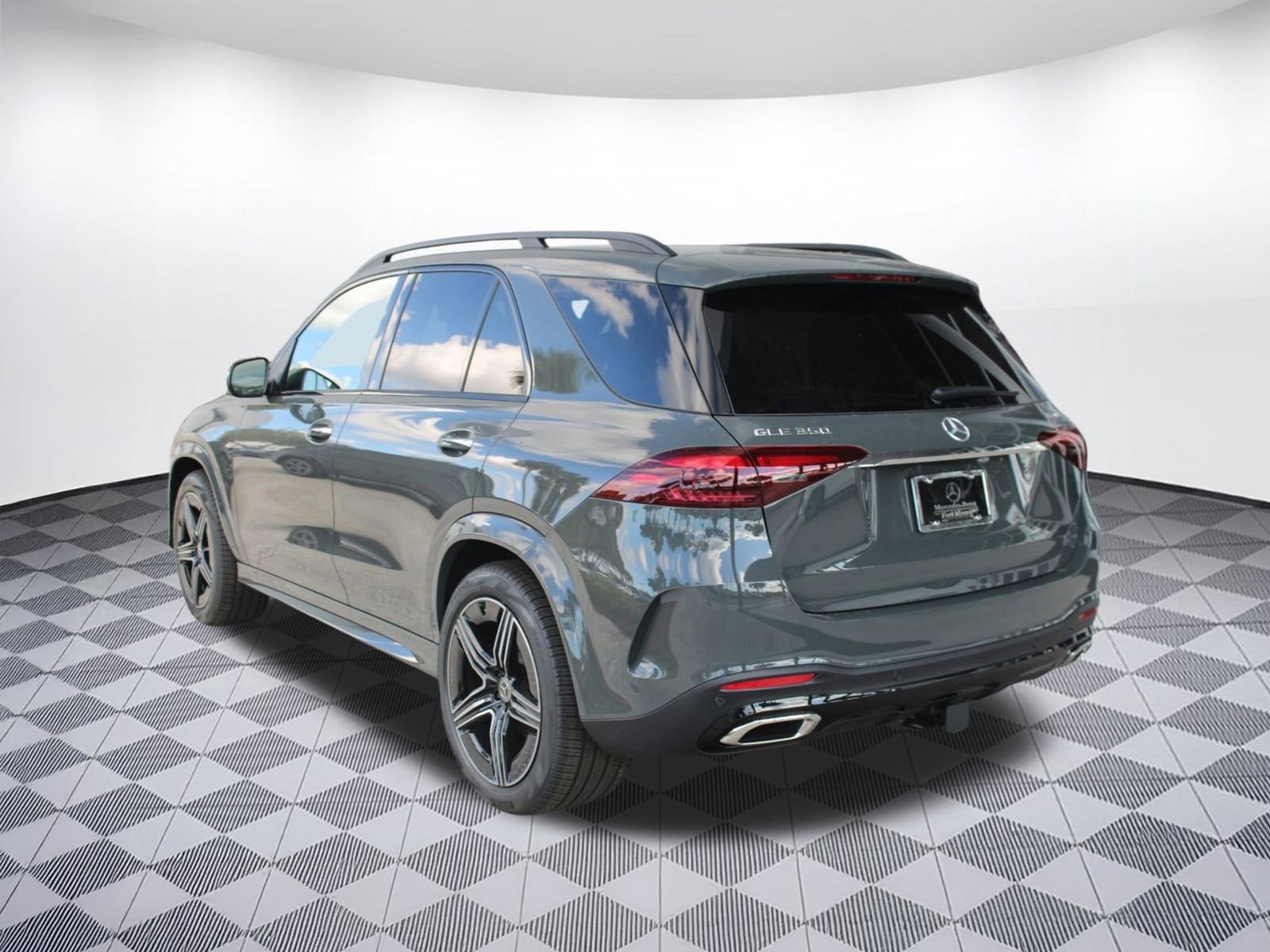 2026 Mercedes Benz GLE 350 4MATIC photo 3