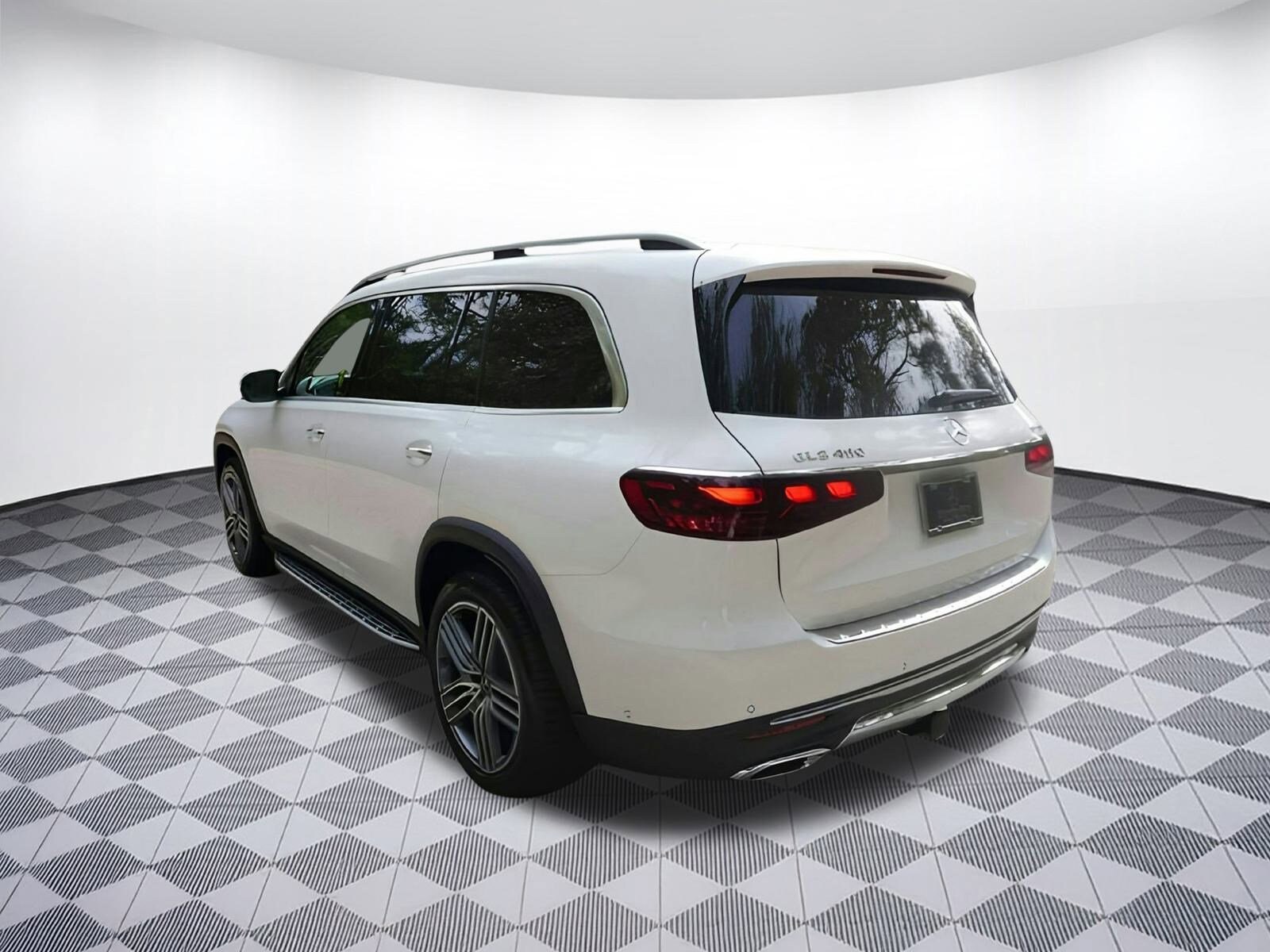 2025 Mercedes Benz GLS 450 photo 2