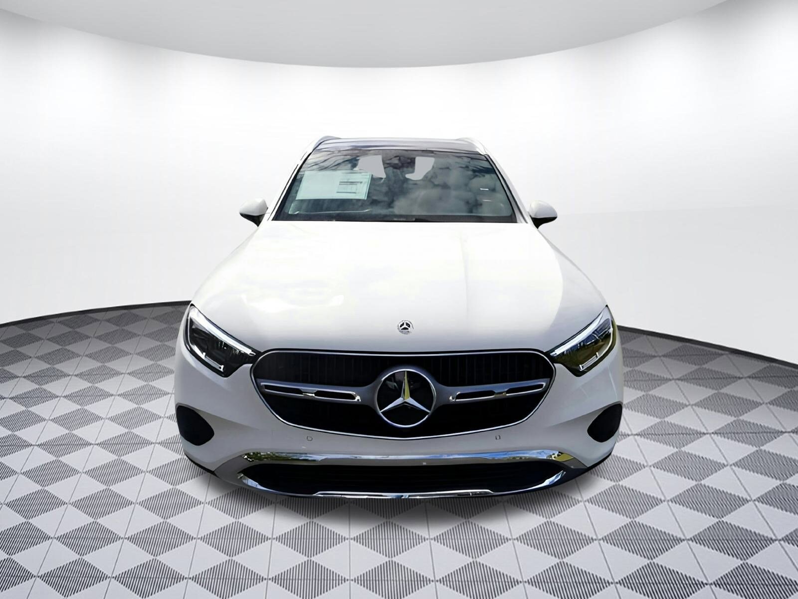 2025 Mercedes Benz GLC 300 photo 3