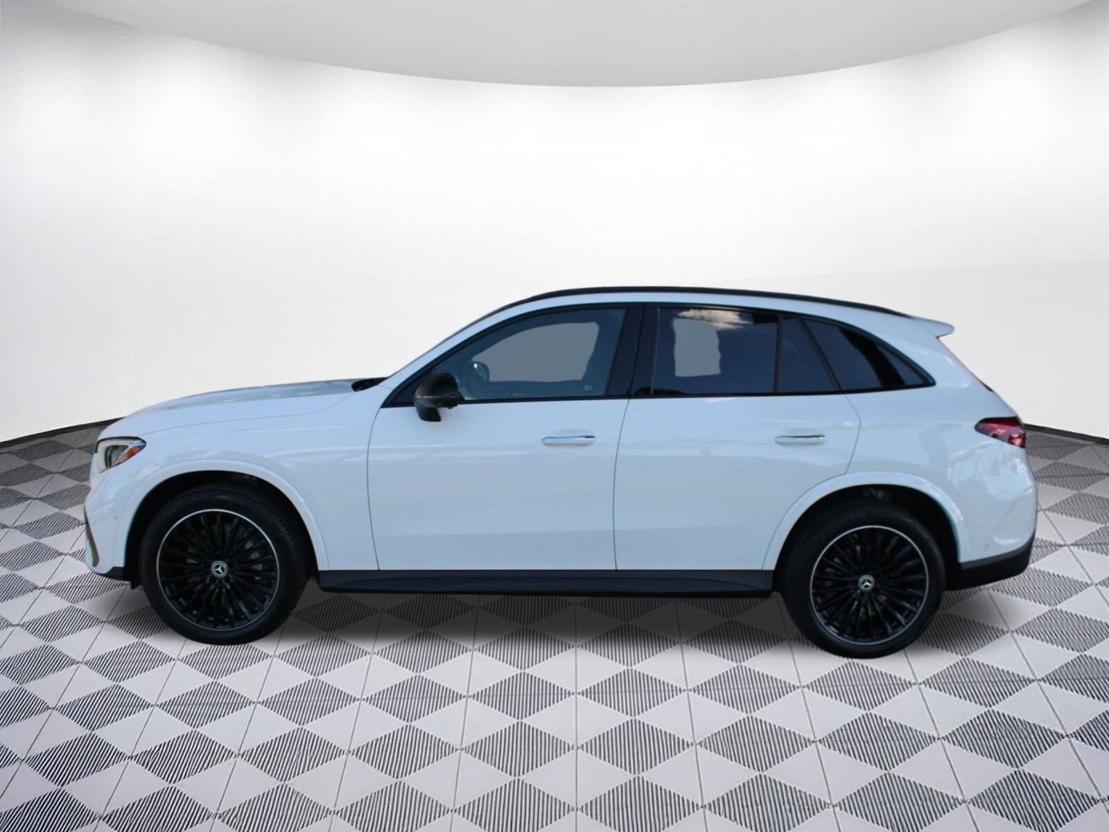 2026 Mercedes Benz GLC 300 photo 2