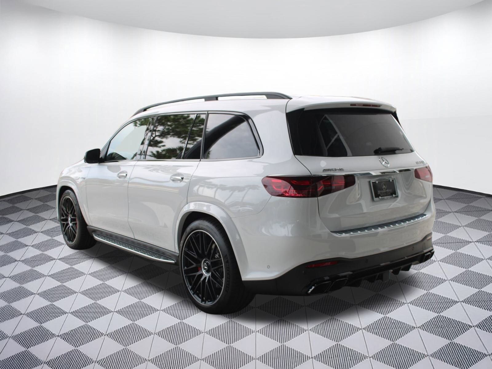 2026 Mercedes Benz GLS AMG 63 4MATIC photo 2