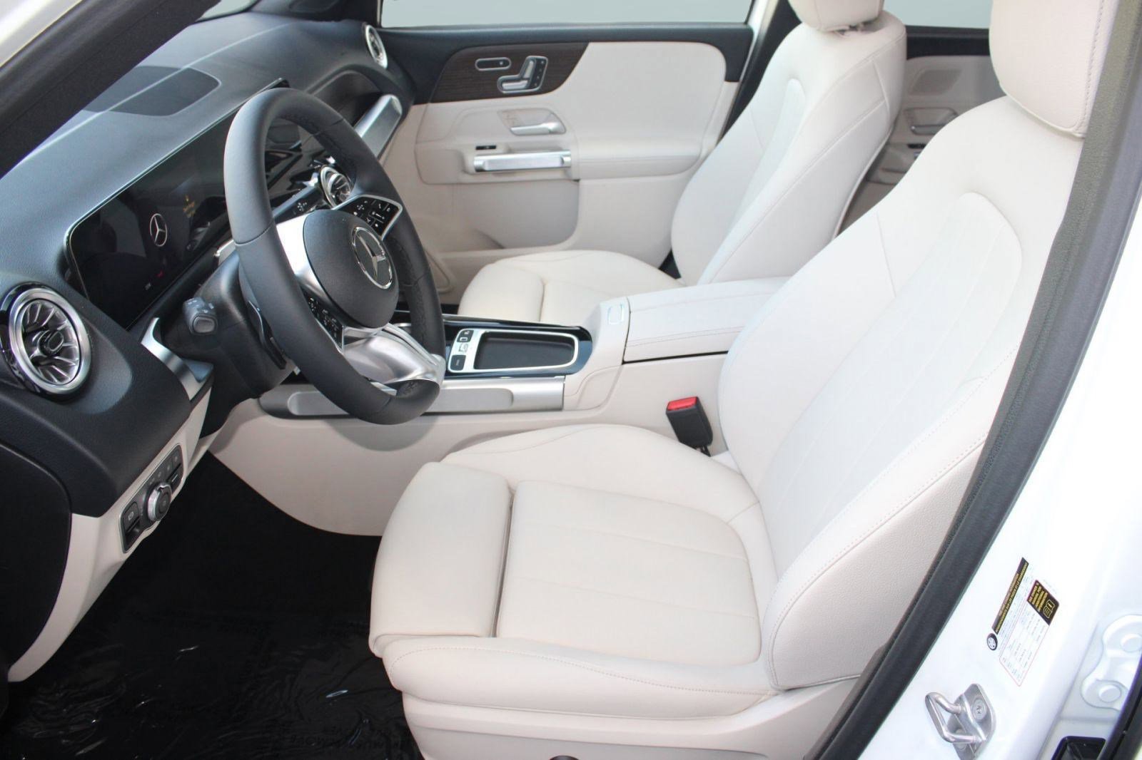 2025 Mercedes Benz GLB 250 photo 4