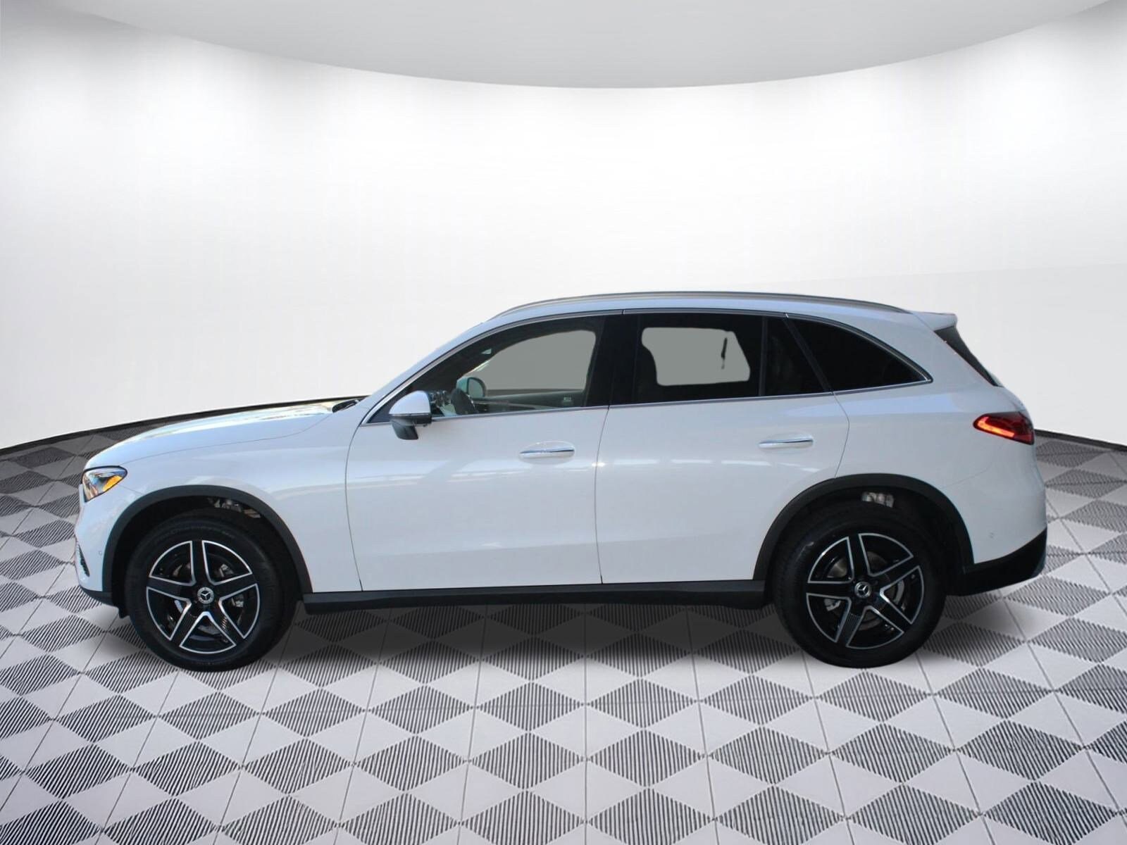 2026 Mercedes Benz GLC 300 4MATIC photo 2