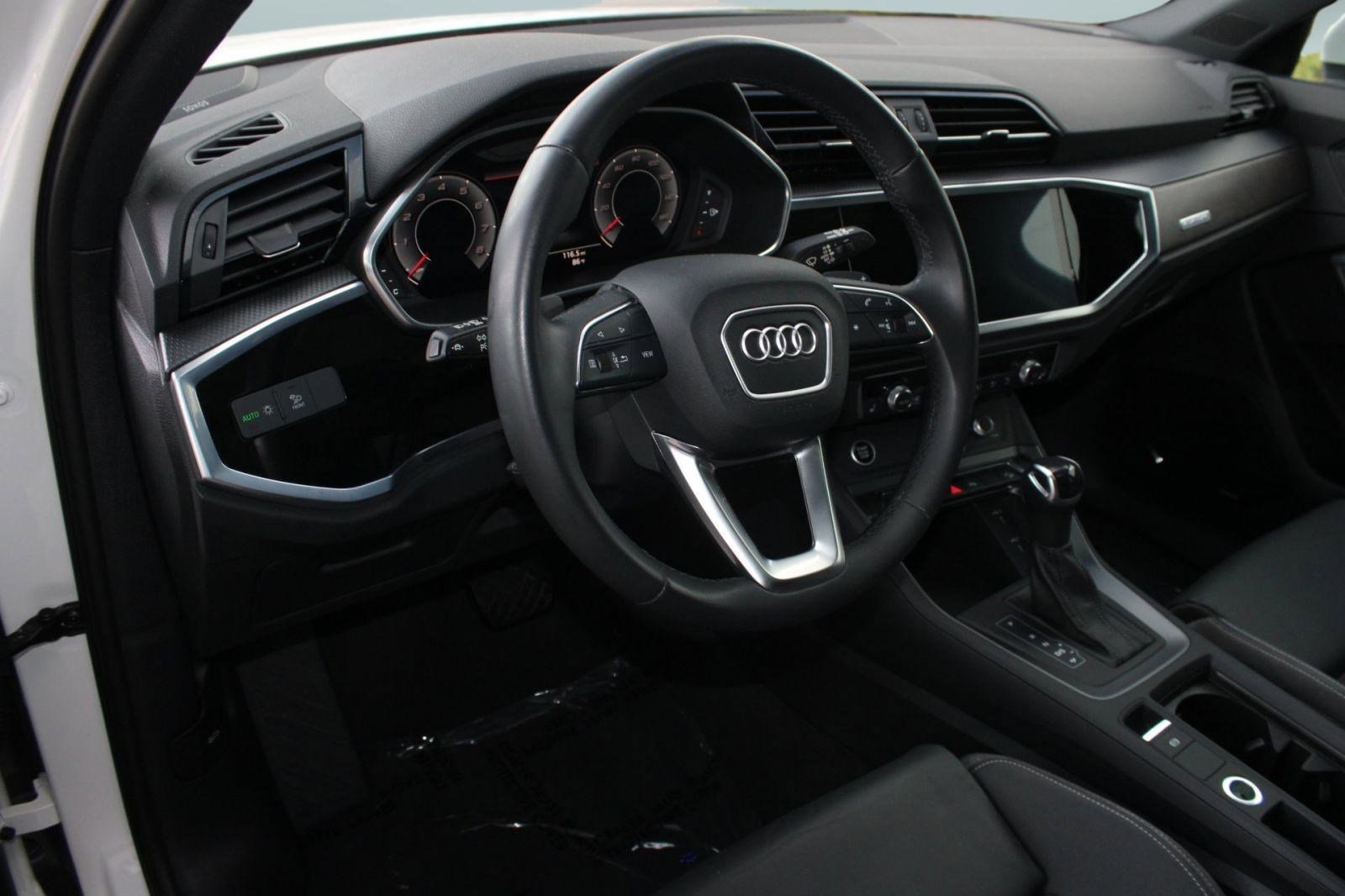 2022 Audi Q3 S line Premium Plus photo 4
