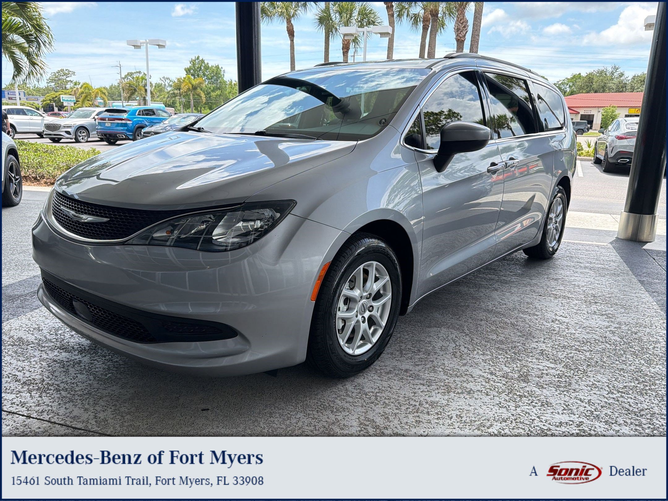 2021 Chrysler Voyager LXI's photo