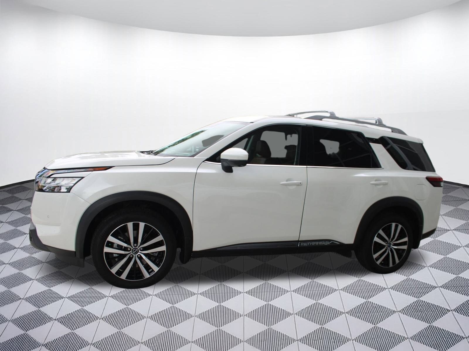 2023 Nissan Pathfinder Platinum photo 2