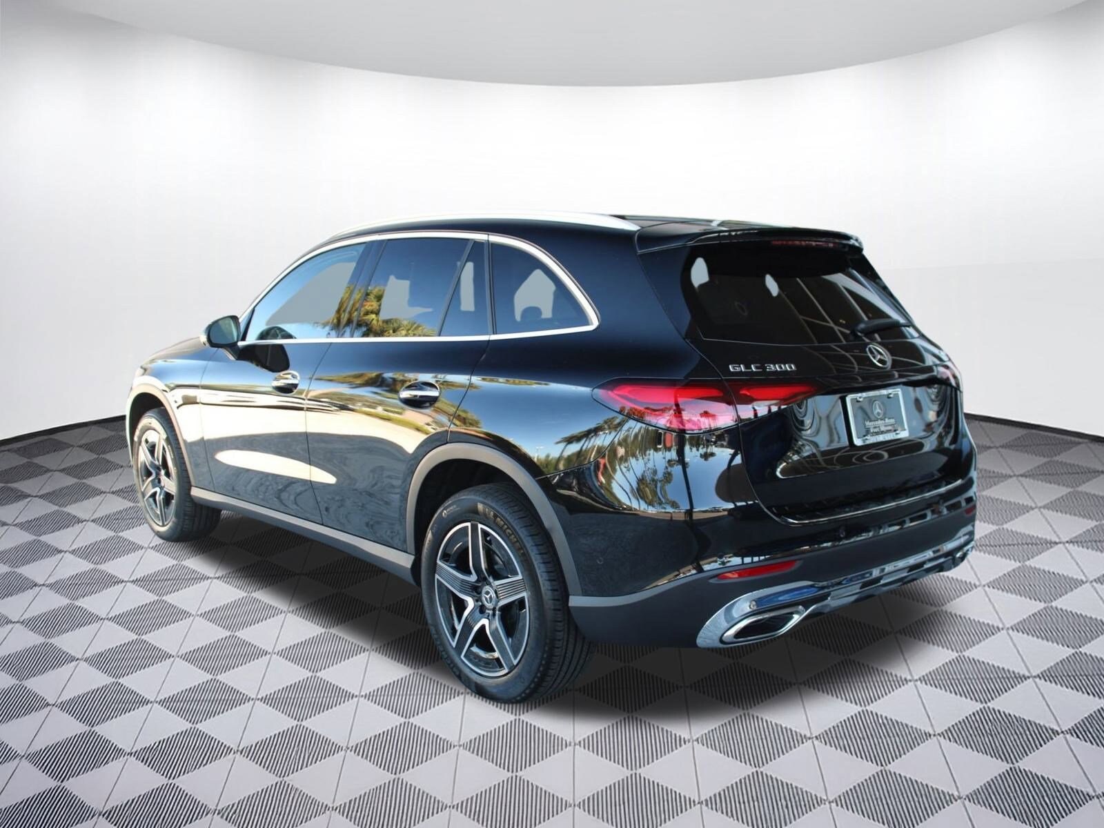 2026 Mercedes Benz GLC 300 4MATIC photo 3