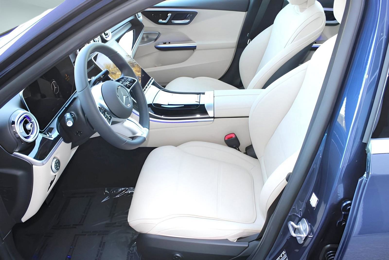 2025 Mercedes Benz C 300 Sedan photo 4