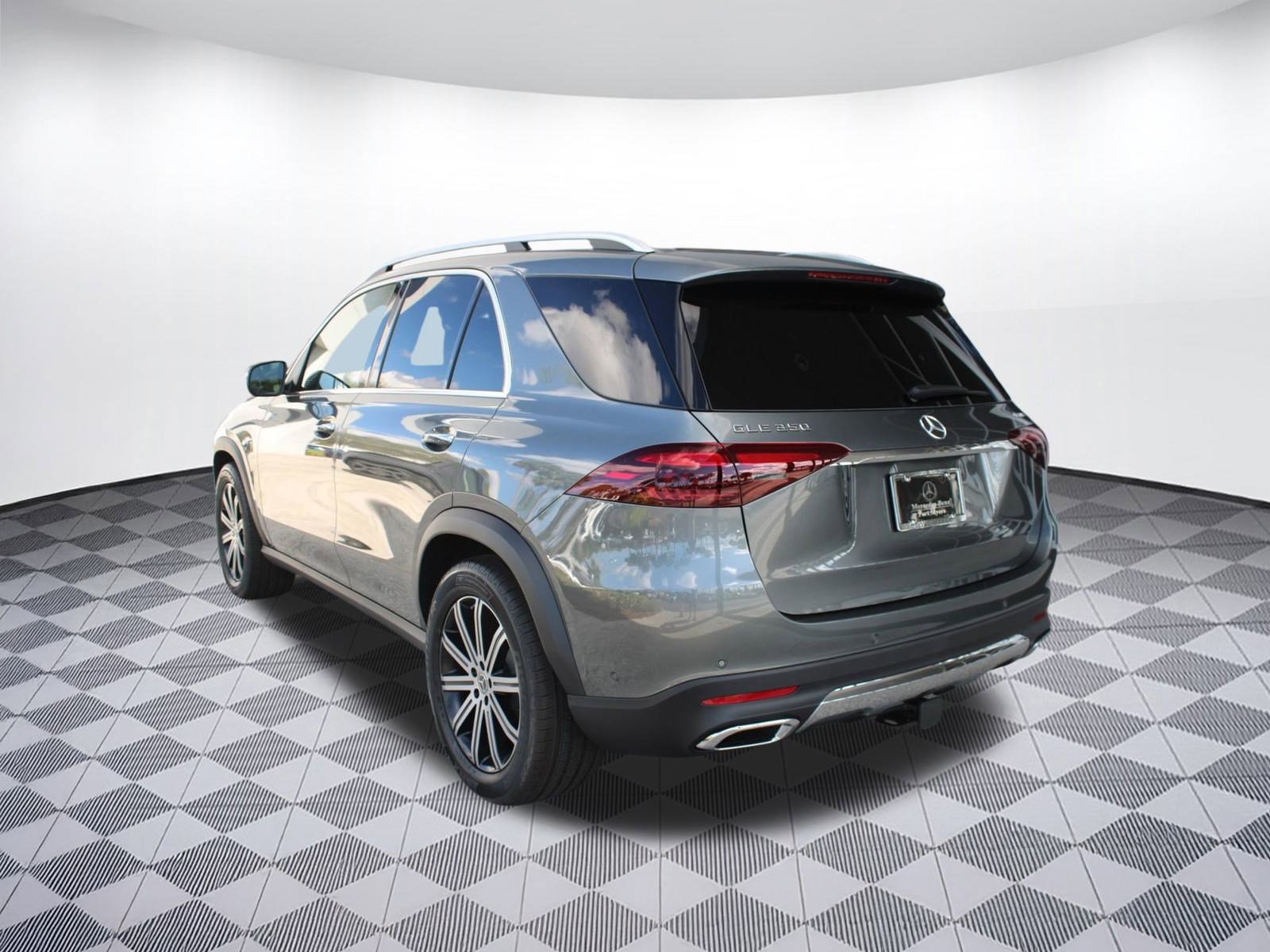 2026 Mercedes Benz GLE 350 4MATIC photo 3