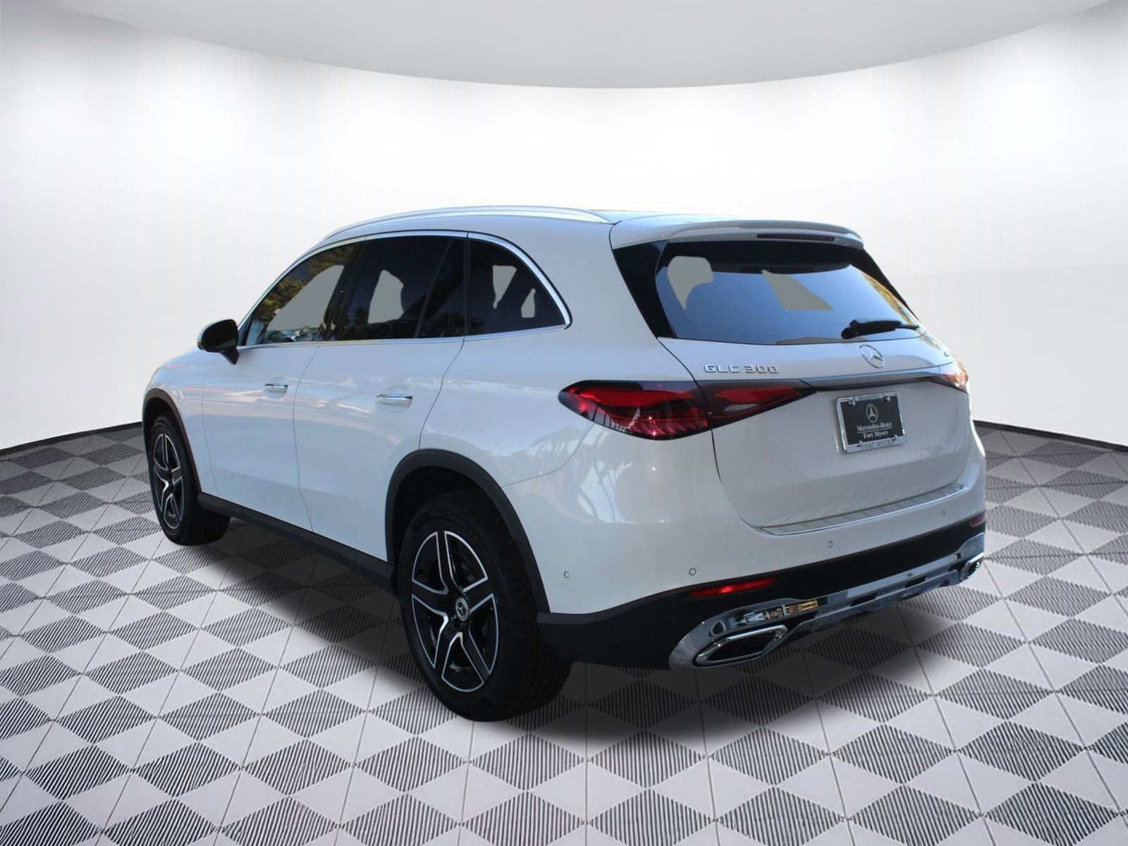 2026 Mercedes Benz GLC 300 4MATIC photo 3