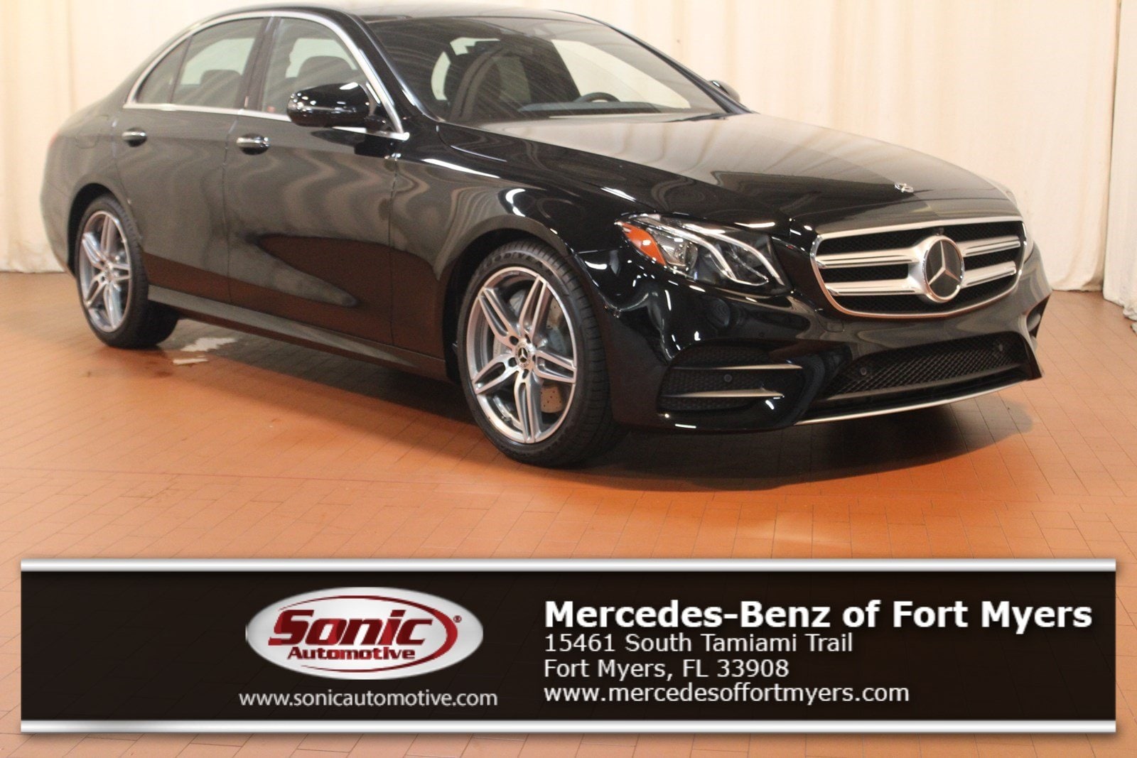 Mercedes-Benz E-Class: Switching on DISTRONIC PLUS, storing the current speed and maintaining it Mercedes-Benz E-Class: Switching on DISTRONIC PLUS, storing the current speed and maintaining it