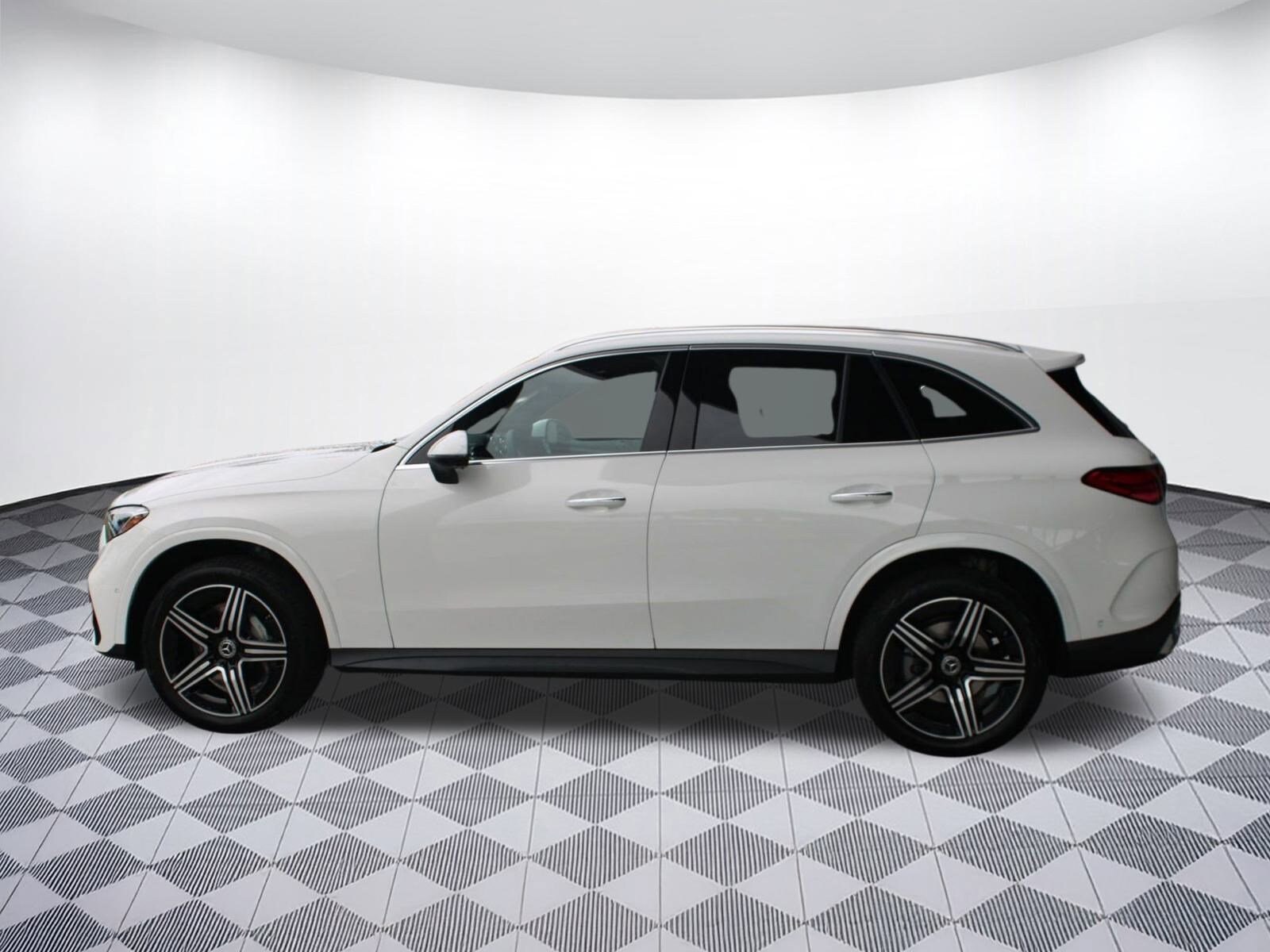 2026 Mercedes Benz GLC 300 4MATIC photo 2