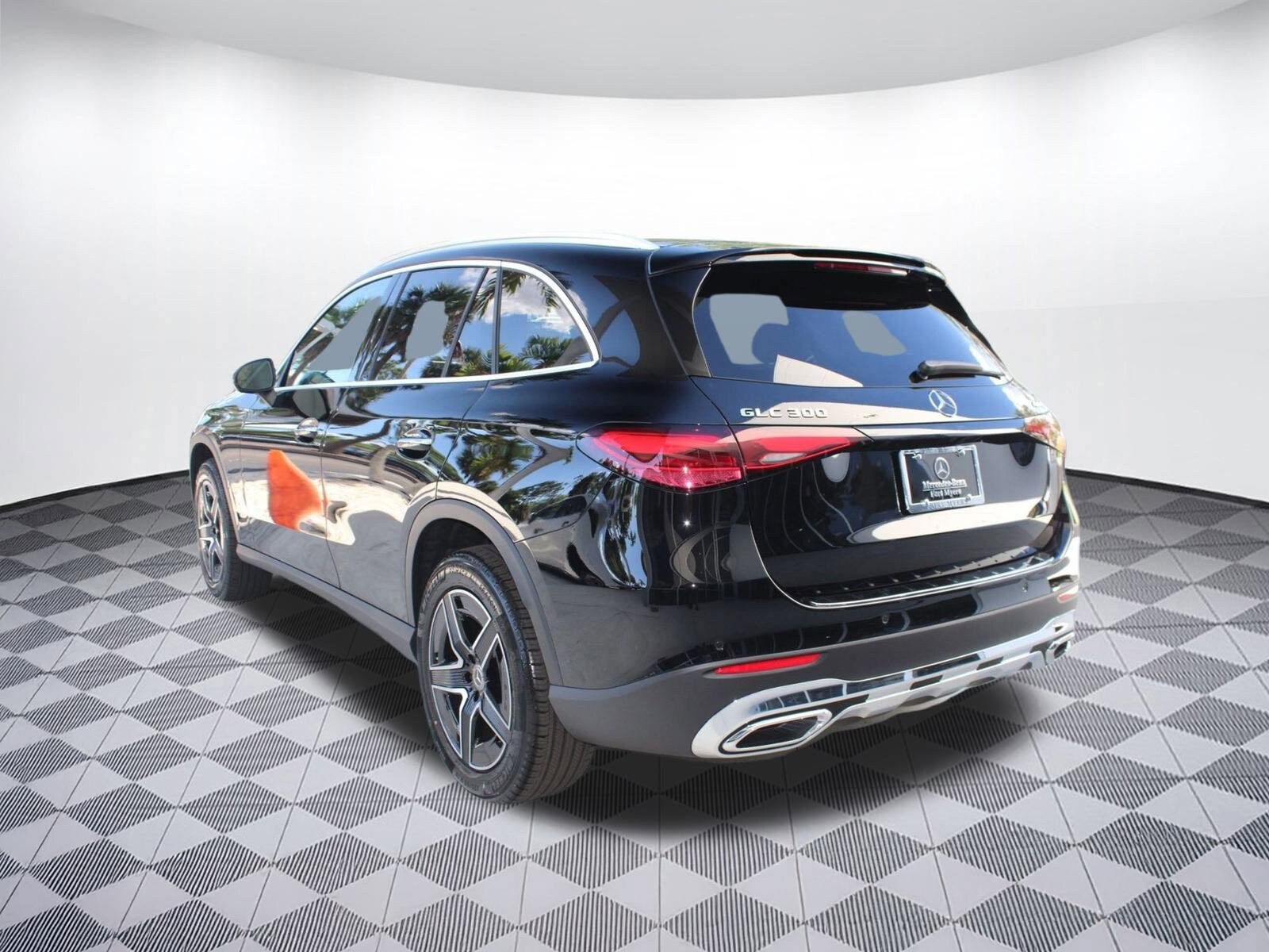 2026 Mercedes Benz GLC 300 4MATIC photo 3