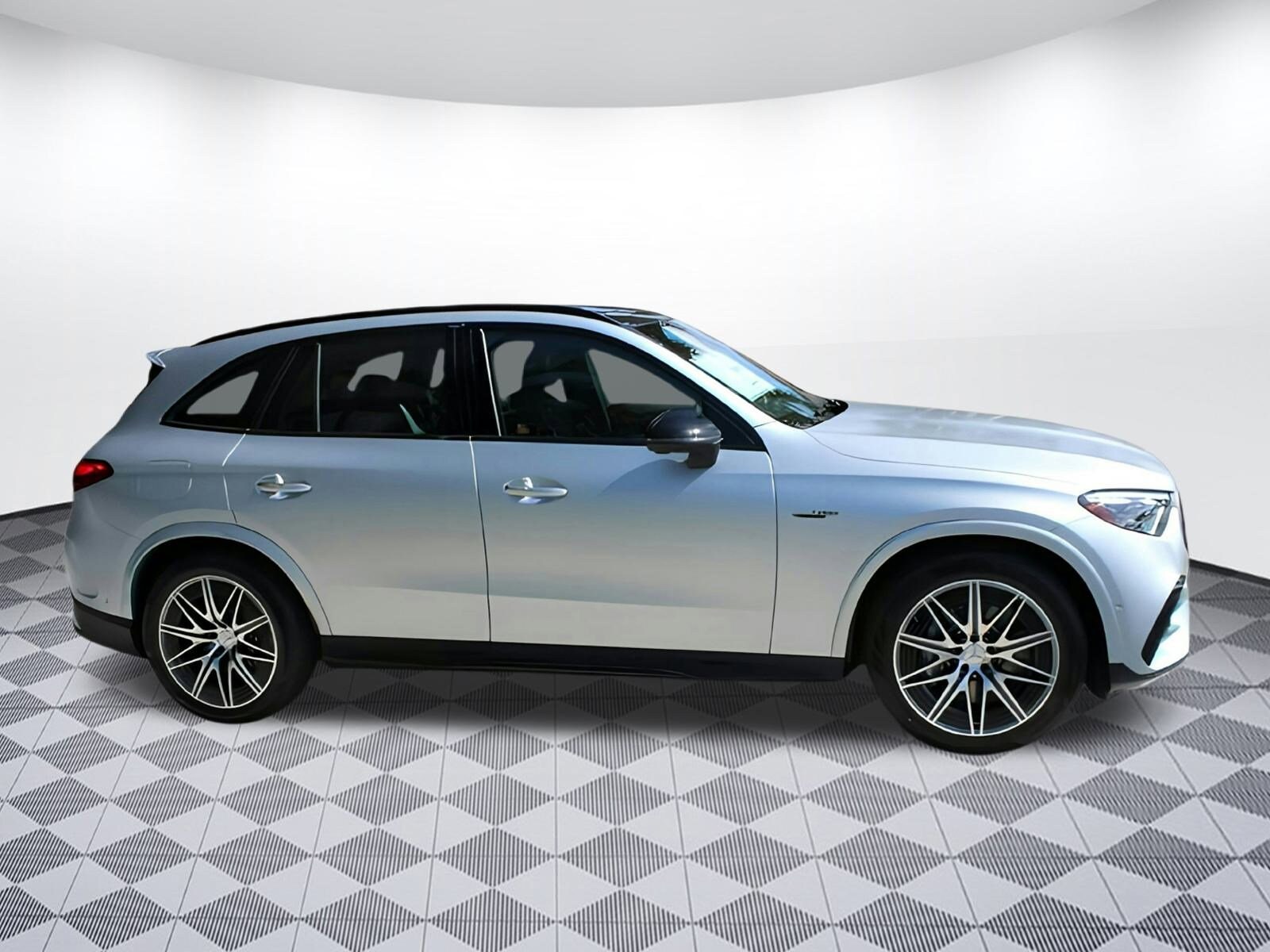 2025 Mercedes Benz GLC AMG 63 photo 2