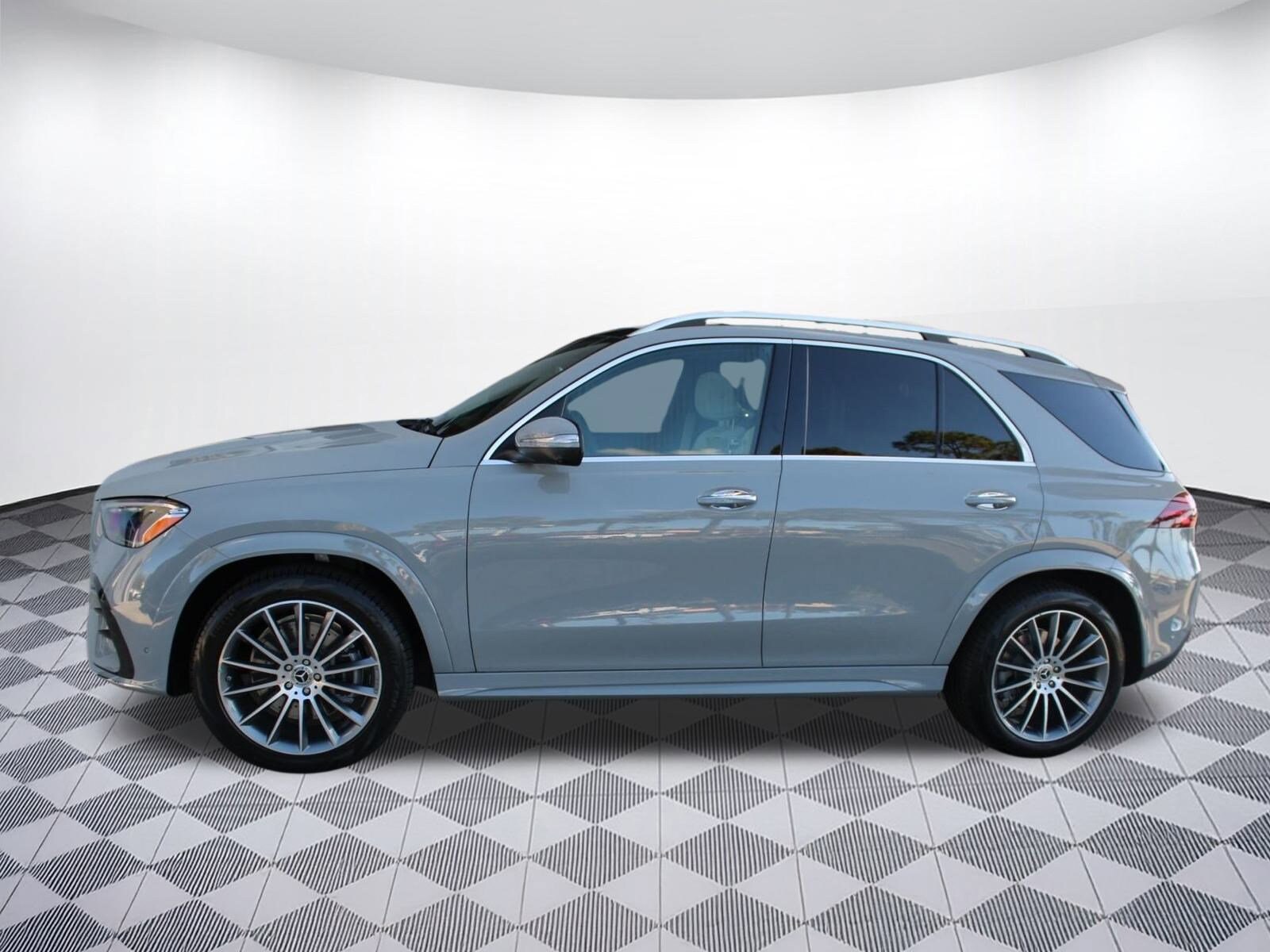 2026 Mercedes Benz GLE 450 4MATIC photo 2