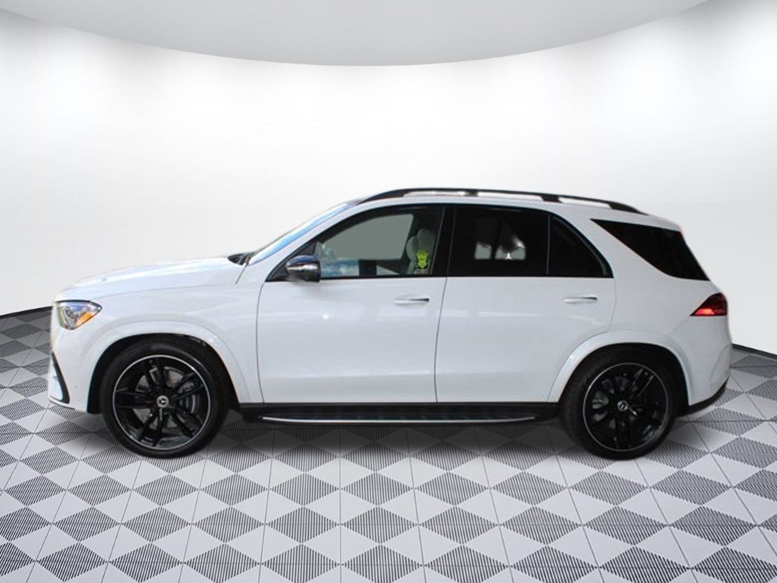 2025 Mercedes Benz GLE 450 4MATIC photo 2