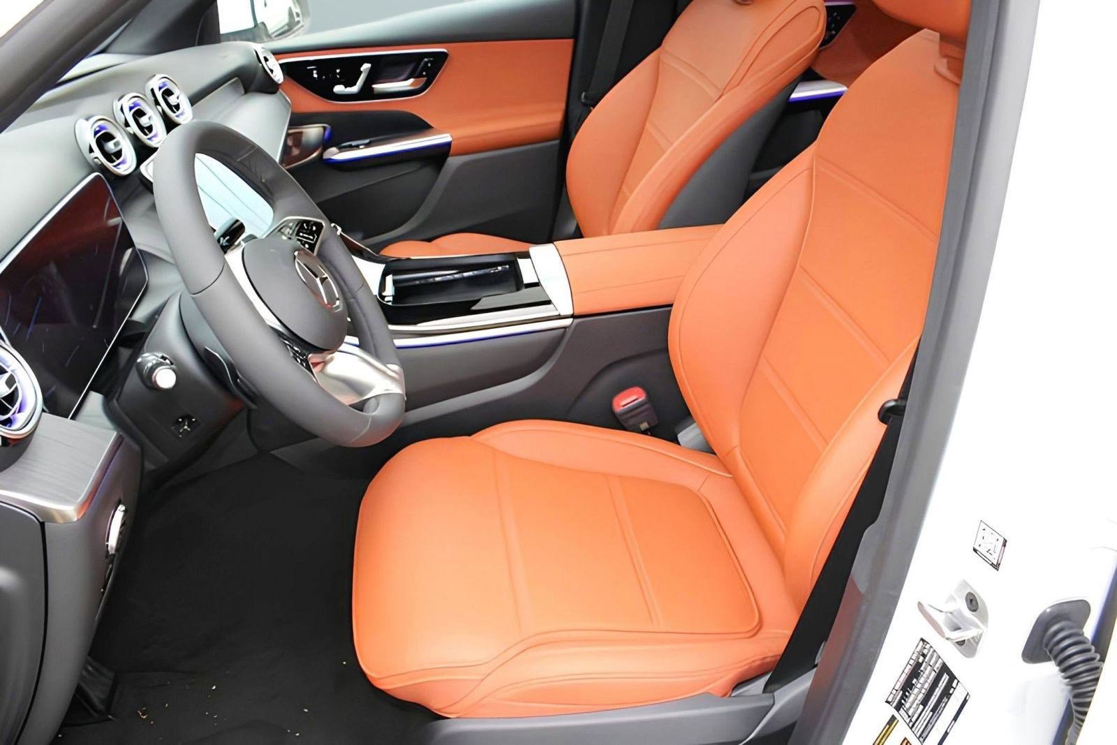 2025 Mercedes Benz GLC 300 photo 4