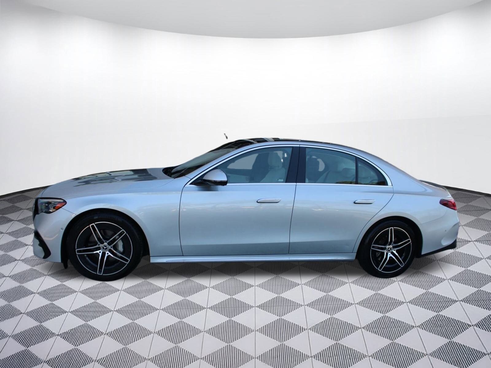 2025 Mercedes Benz E 350 Sedan photo 2