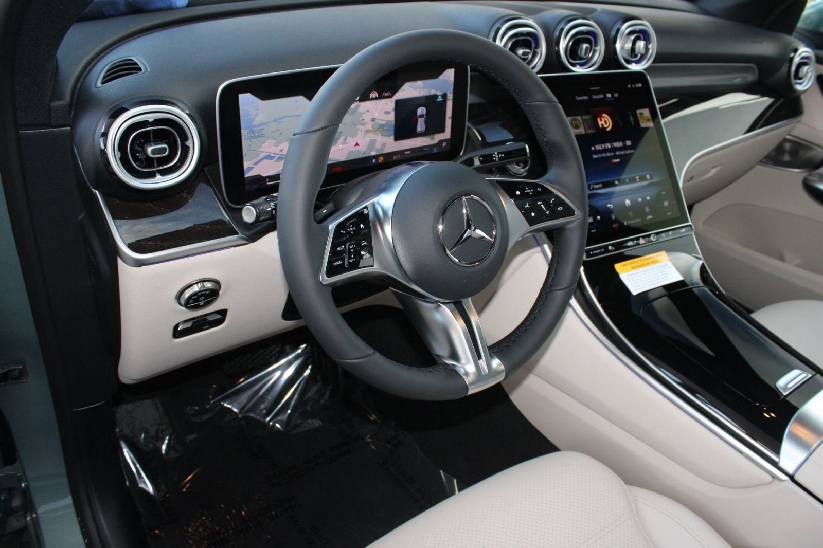 2026 Mercedes Benz GLC 300 photo 4