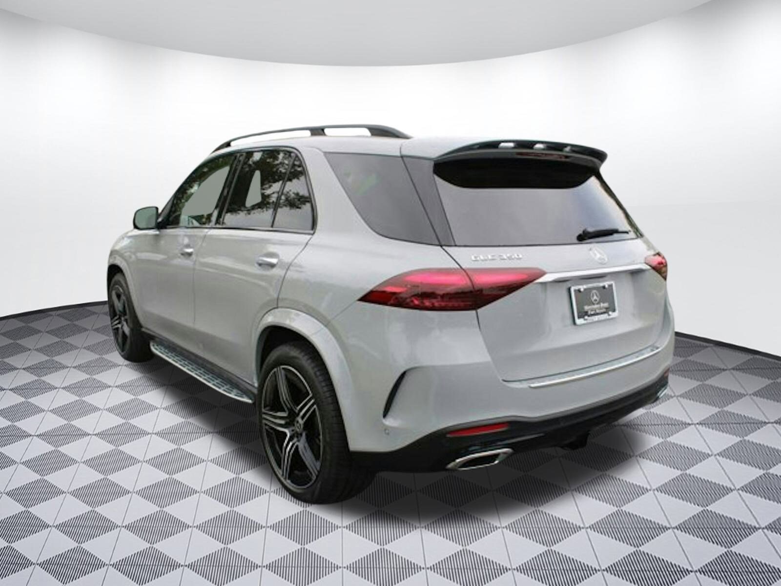 2025 Mercedes Benz GLE 350 4MATIC photo 3