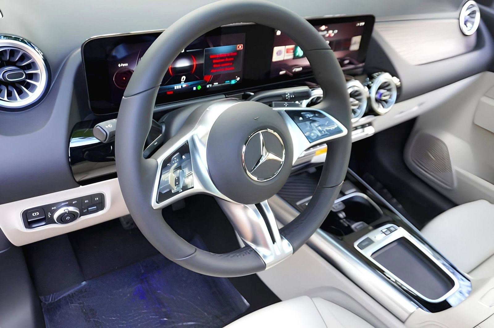 2025 Mercedes Benz GLA 250 photo 3
