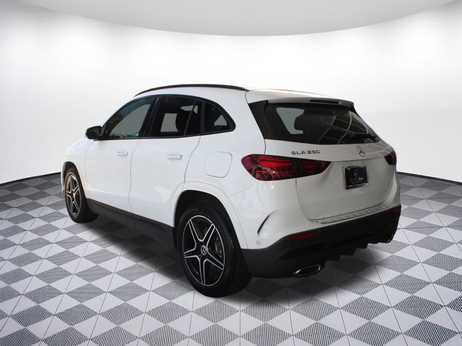 2025 Mercedes Benz GLA 250 photo 3