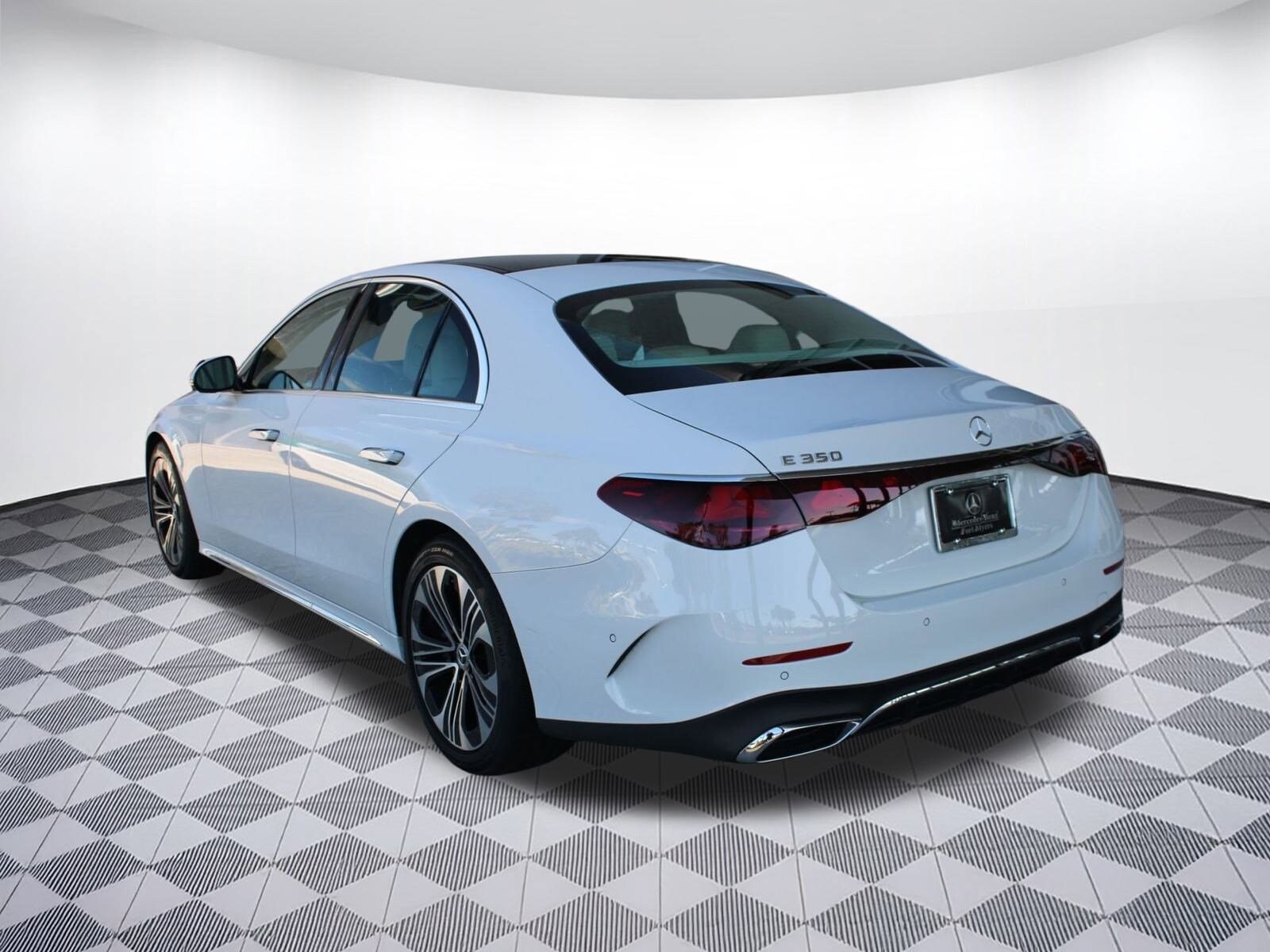 2025 Mercedes Benz E 350 Sedan photo 3