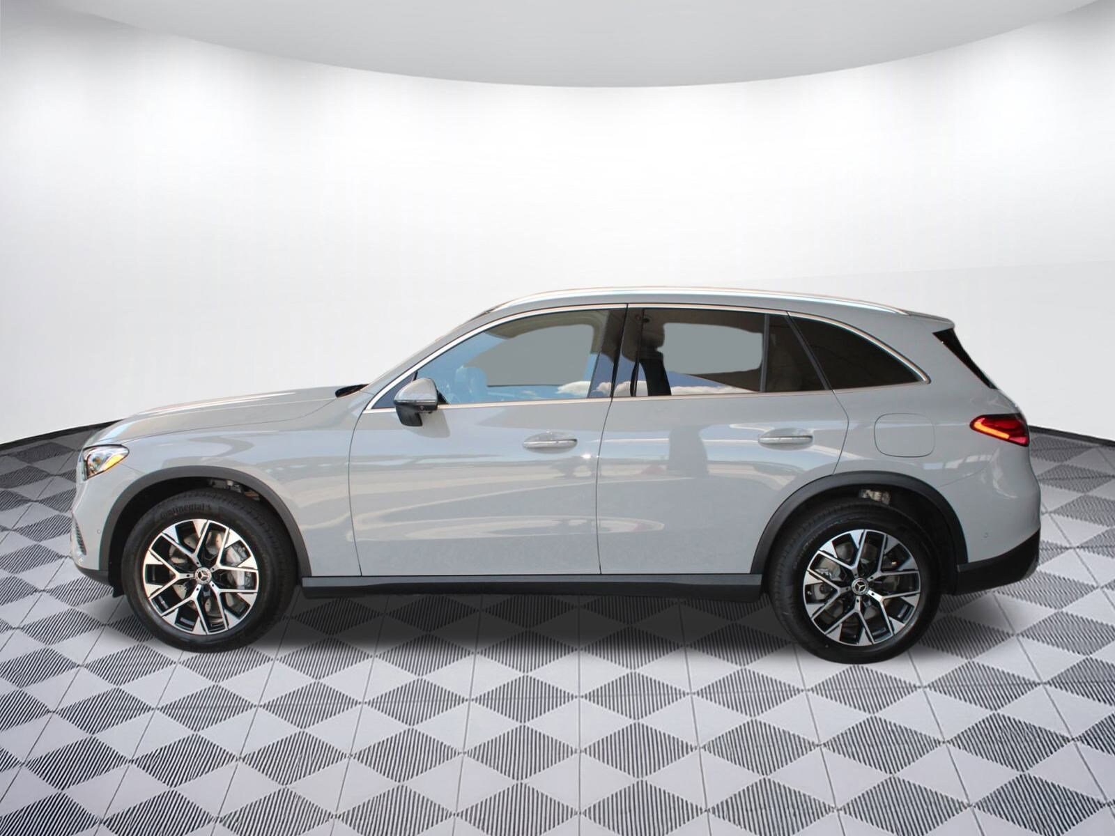 2026 Mercedes Benz GLC 350e 4MATIC photo 2