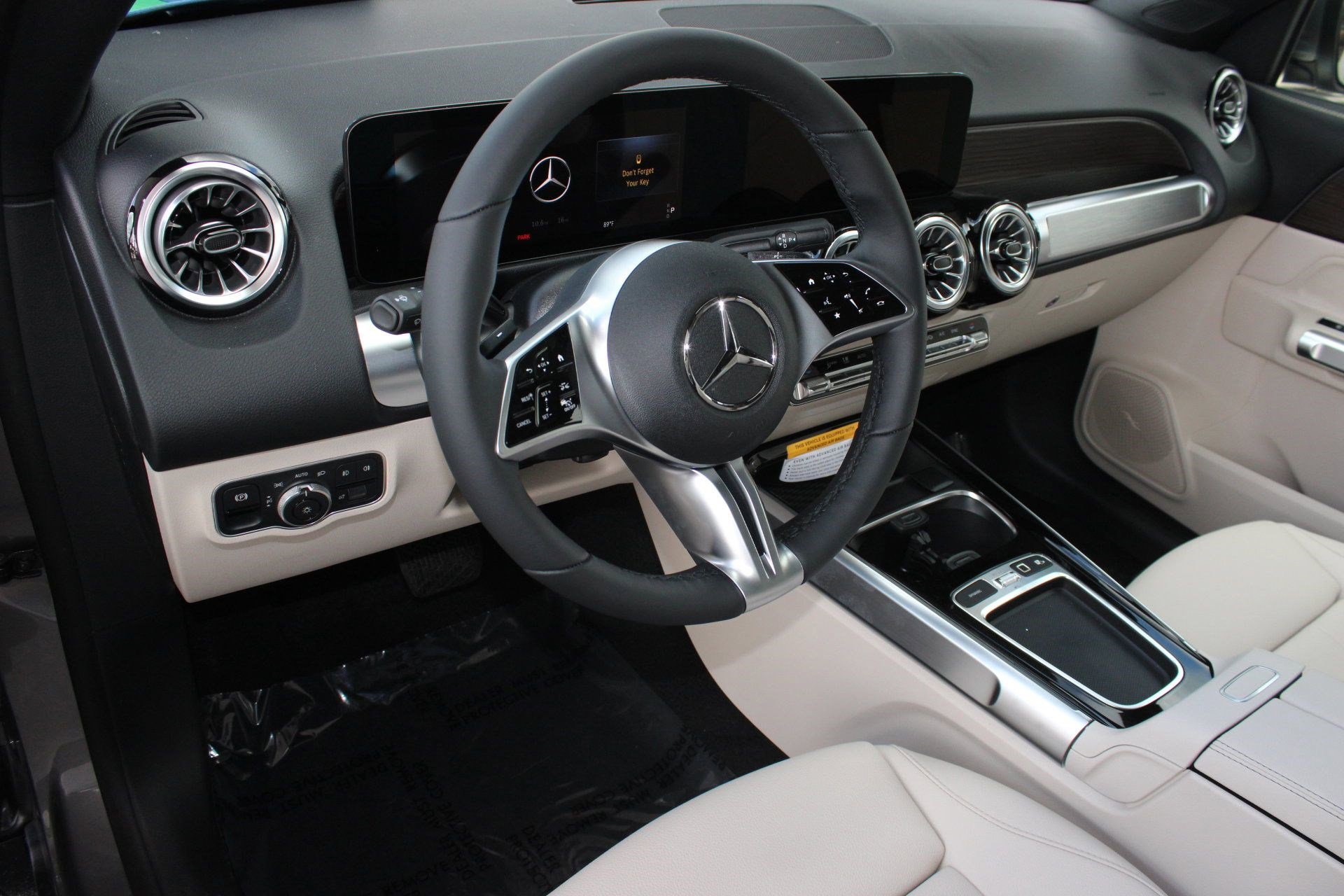 2026 Mercedes Benz GLB 250 photo 4