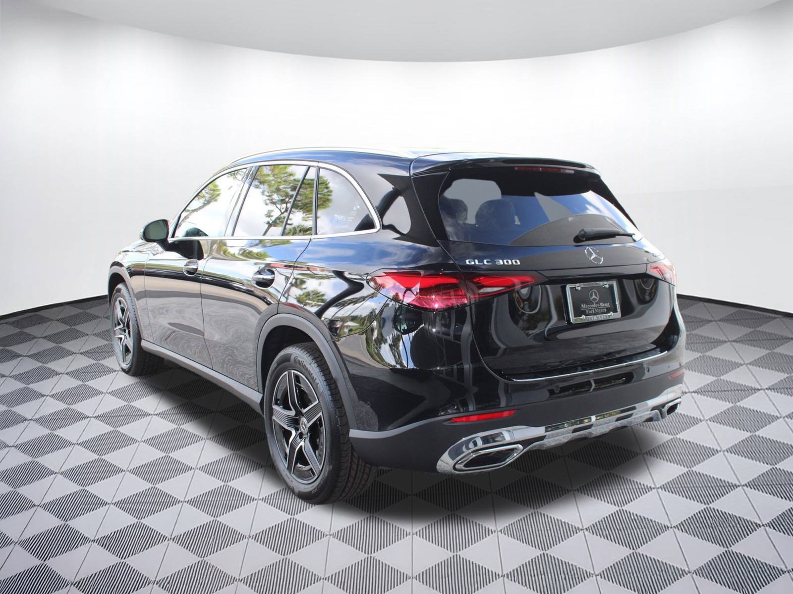 2026 Mercedes Benz GLC 300 4MATIC photo 2