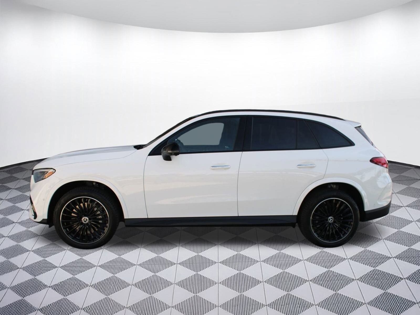 2026 Mercedes Benz GLC 300 photo 2