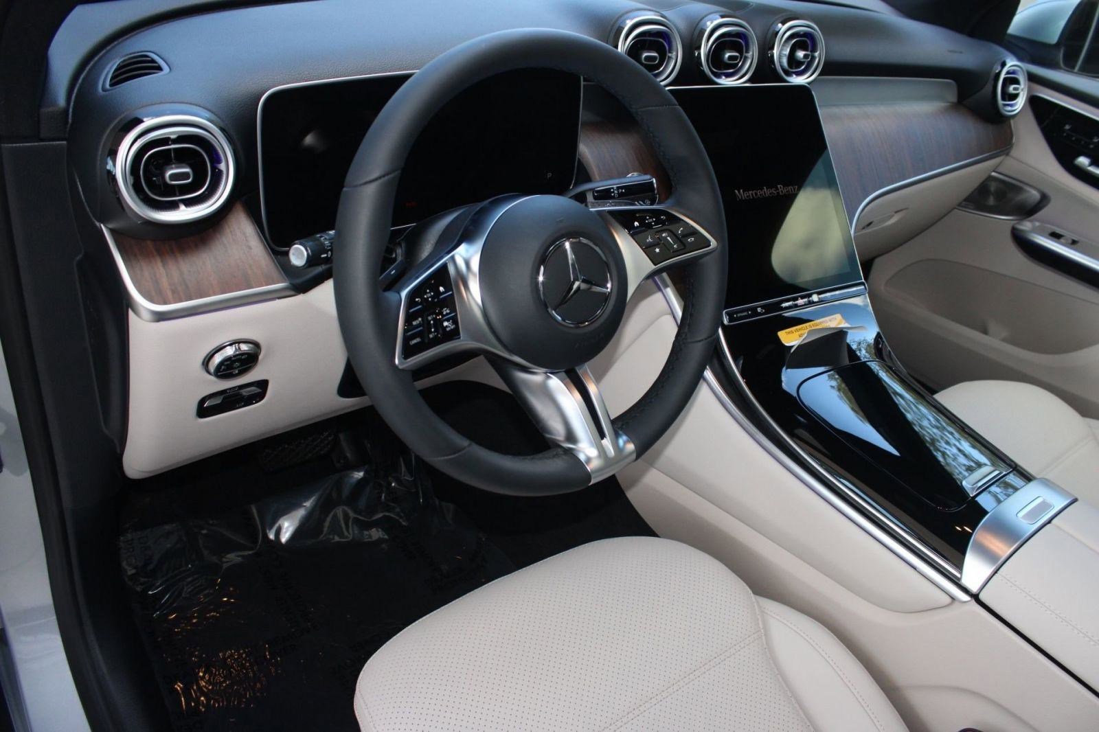 2026 Mercedes Benz GLC 300 photo 4